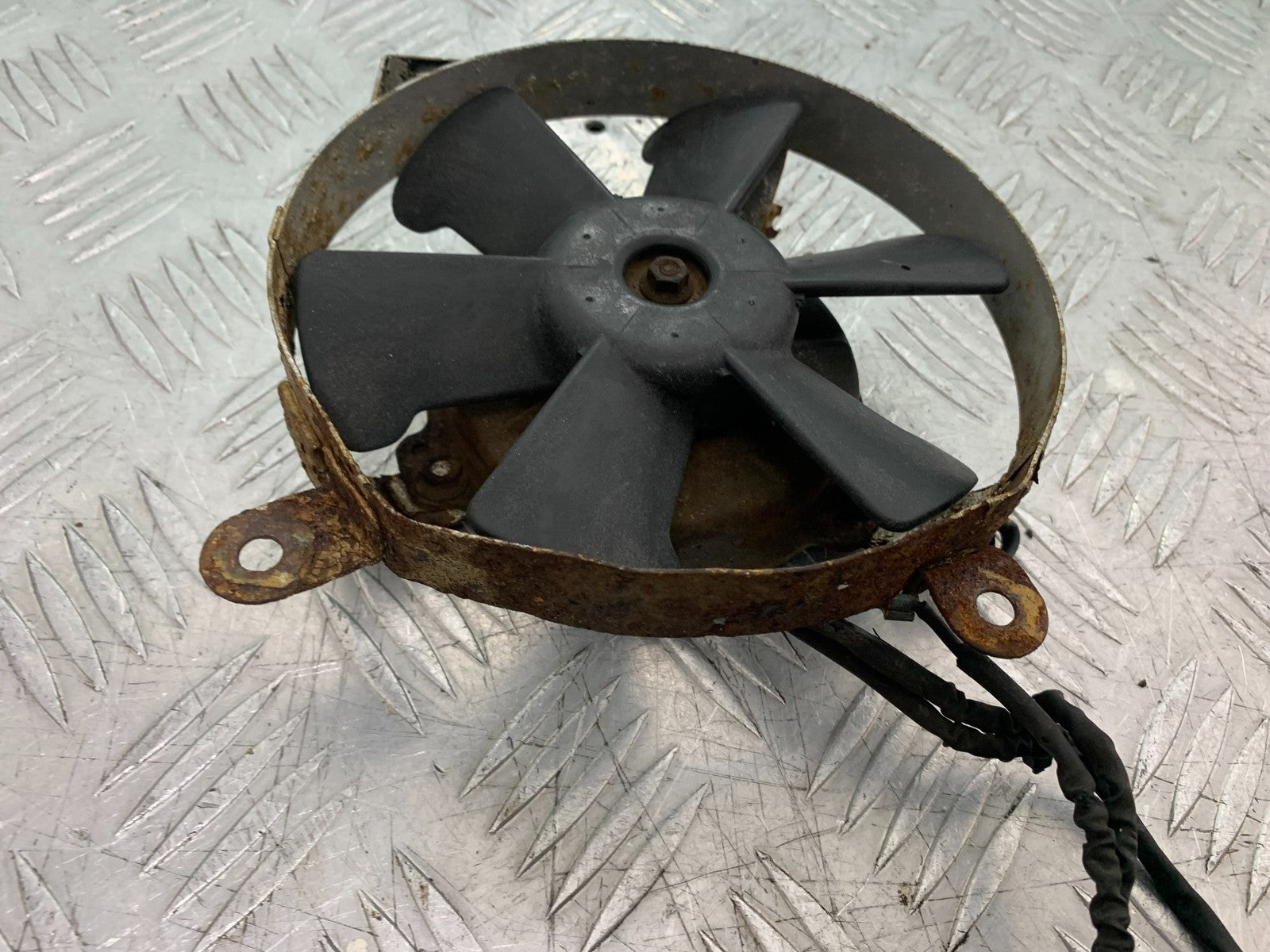 HONDA CB600 CB 600 HORNET RADIATOR FAN  YEAR 1998-2002 (CMB1297)