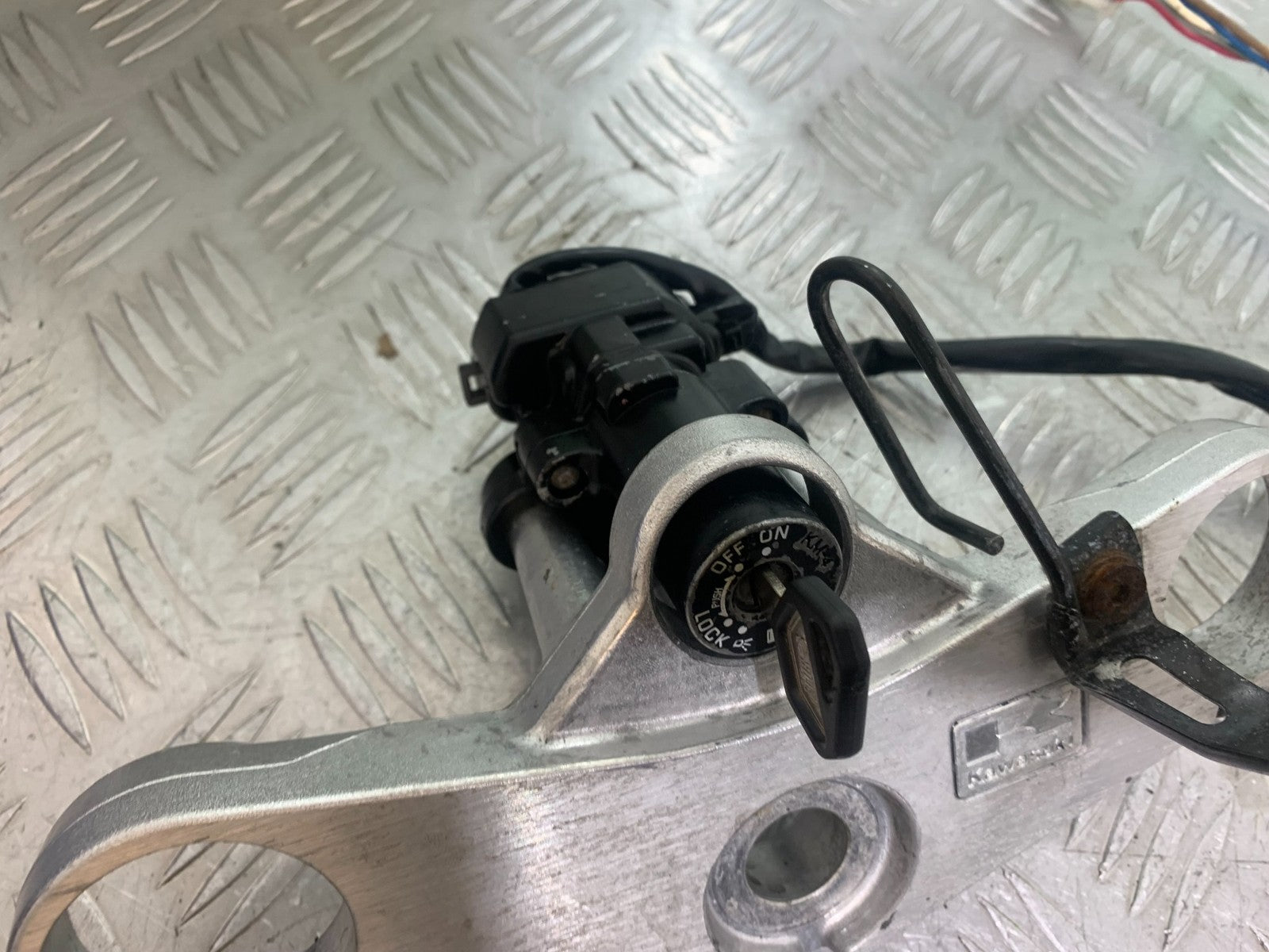 KAWASAKI ZX9R ZX9 E1 LOCKS AND KEYS   YEAR 2000-01 (CMB1171)