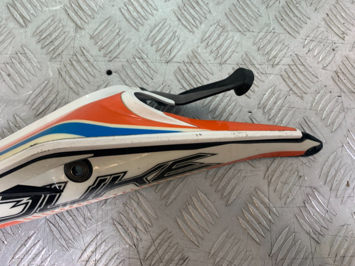 KTM DUKE 125 RIGHT SEAT PANEL YEAR 2017-2022 (CMB1222)