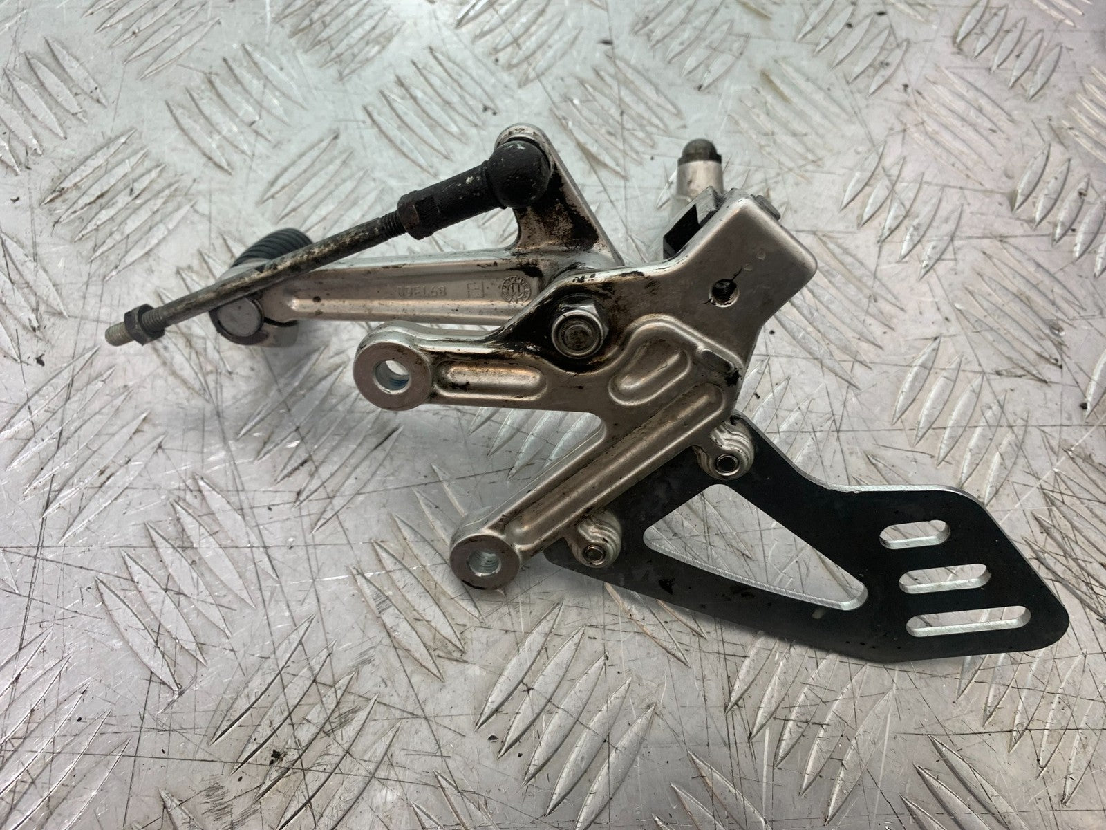 APRILIA TUONO 1000 V4 FRONT LEFT HANGER YEAR 2013-2014 (CMB1239)