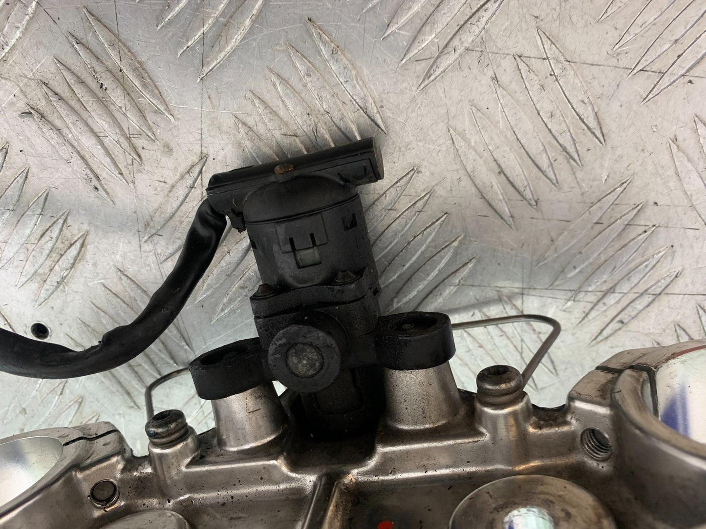 TRIUMPH SPEED TRIPLE R 1050 LOCKSET AND KEYS   2009 (CMB1183)