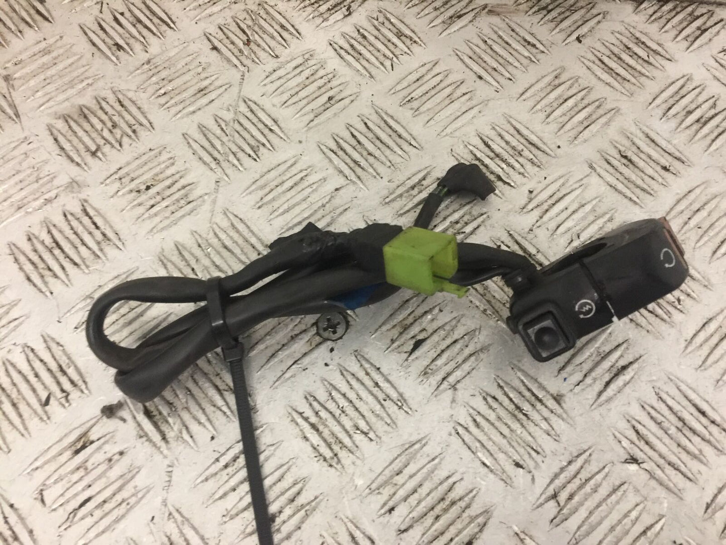 HONDA VTR1000 VTR 1000 FIRESTORM RIGHT SWITCH GEAR  YEAR 2002 (STOCK 794)