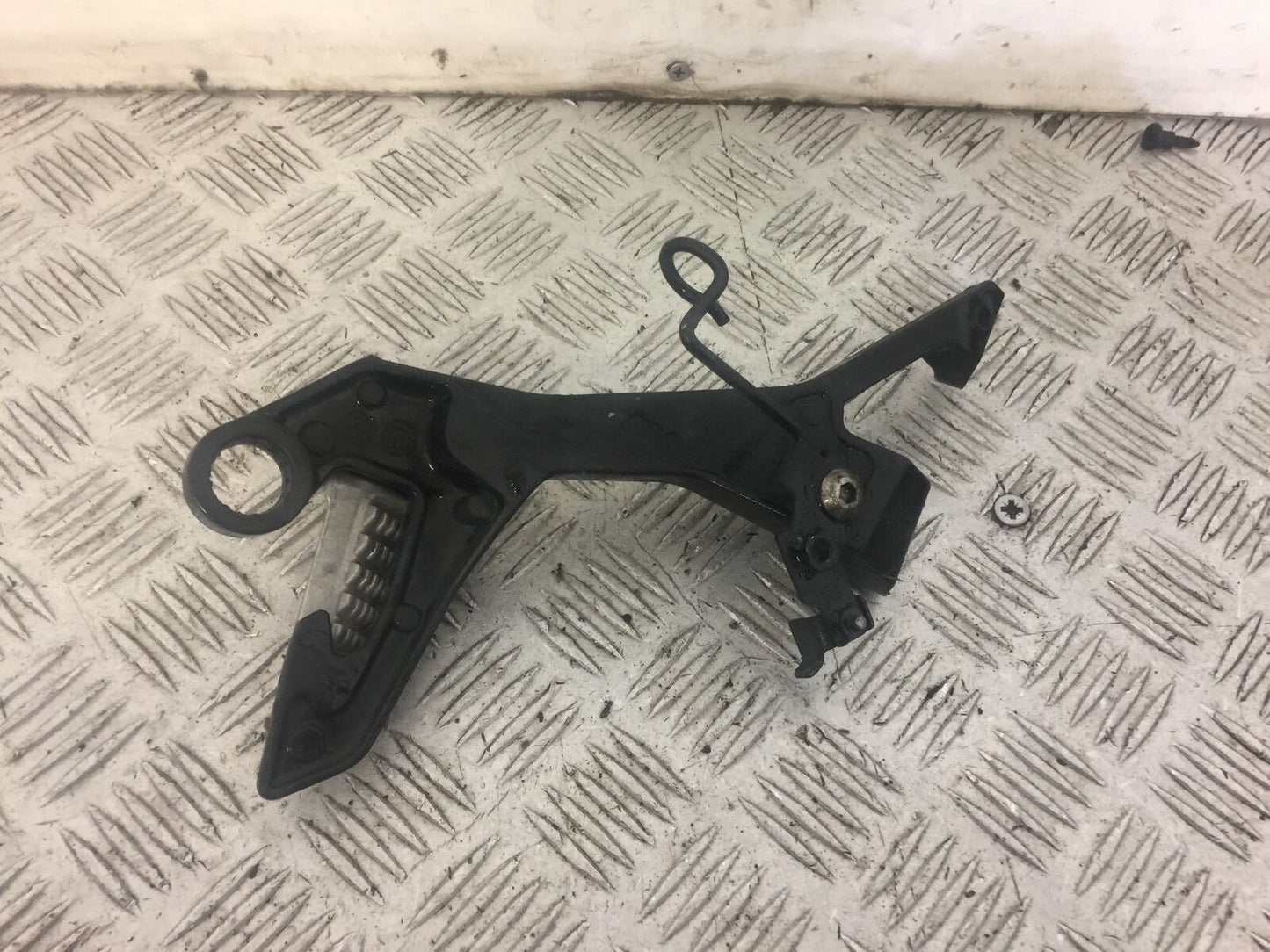 KAWASAKI NINJA 400 RIGHT REAR HANGER  YEAR 2019  (STOCK 635)