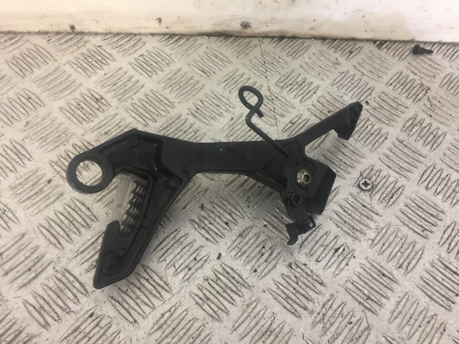 KAWASAKI NINJA 400 RIGHT REAR HANGER  YEAR 2019  (STOCK 635)