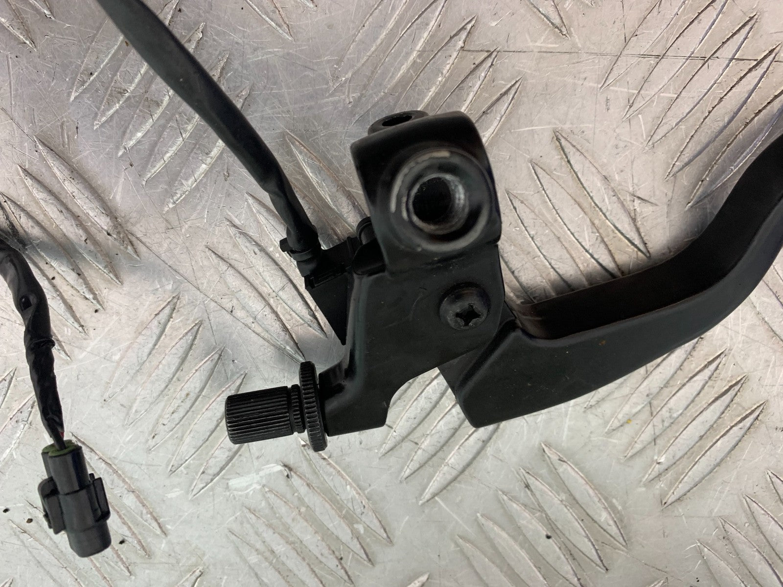 KTM 125 DUKE CLUTCH LEVER AND BRACKET   YEAR 2018-2023 (CMB1185)