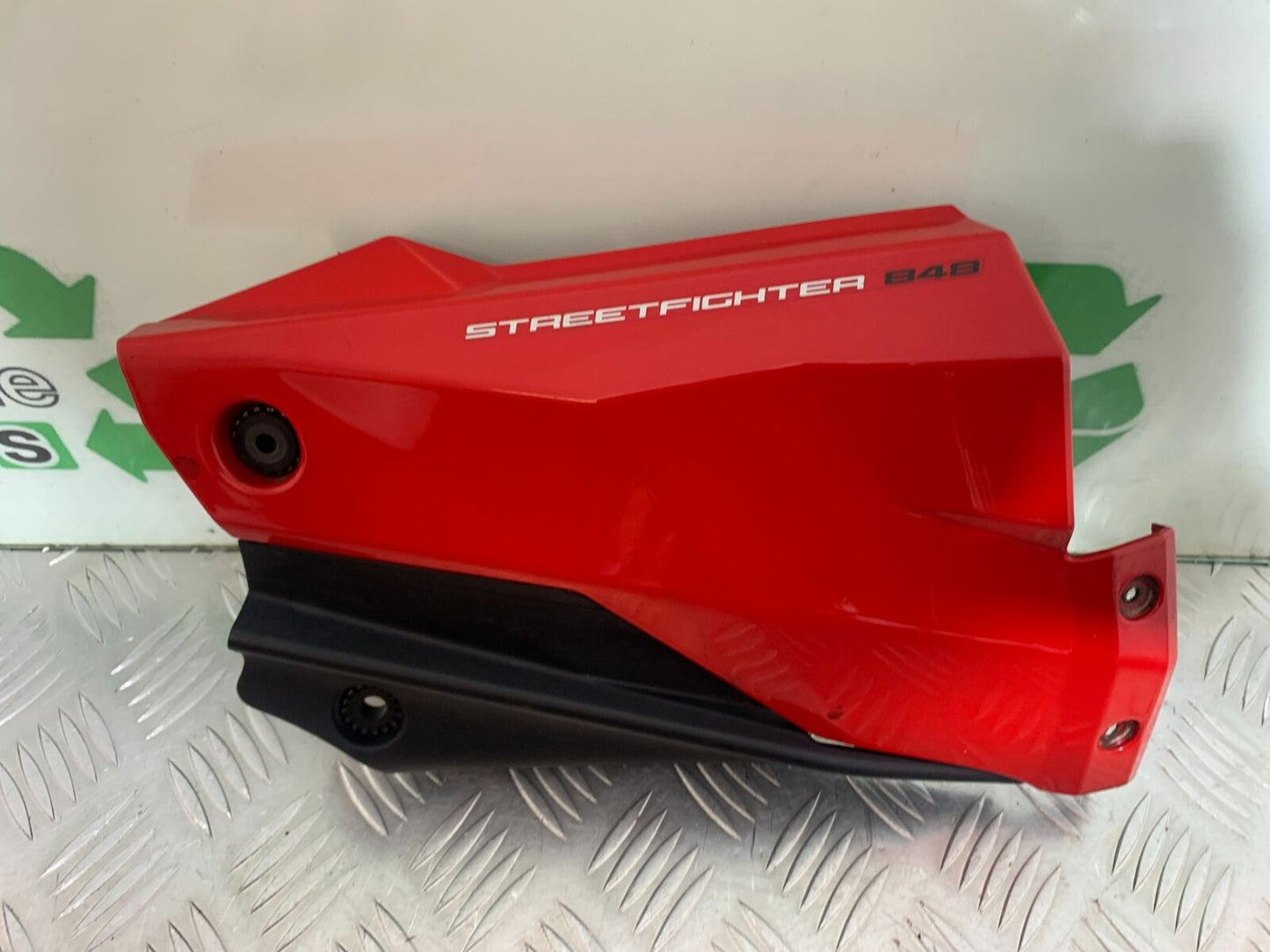 DUCATI STREETFIGHTER 848 RIGHT BELLYPAN    YEAR 2011-2016 (CMB1050)