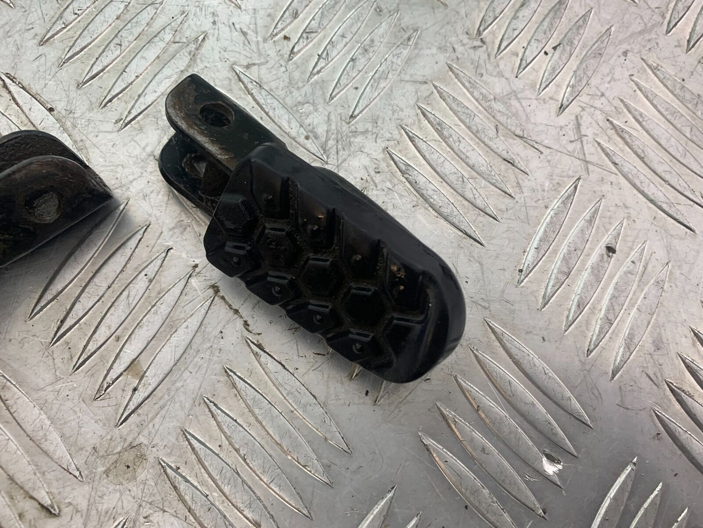 YAMAHA XT125 X XT 125 X FRONT FOOTPEGS    2005-2011 (CMB1097)