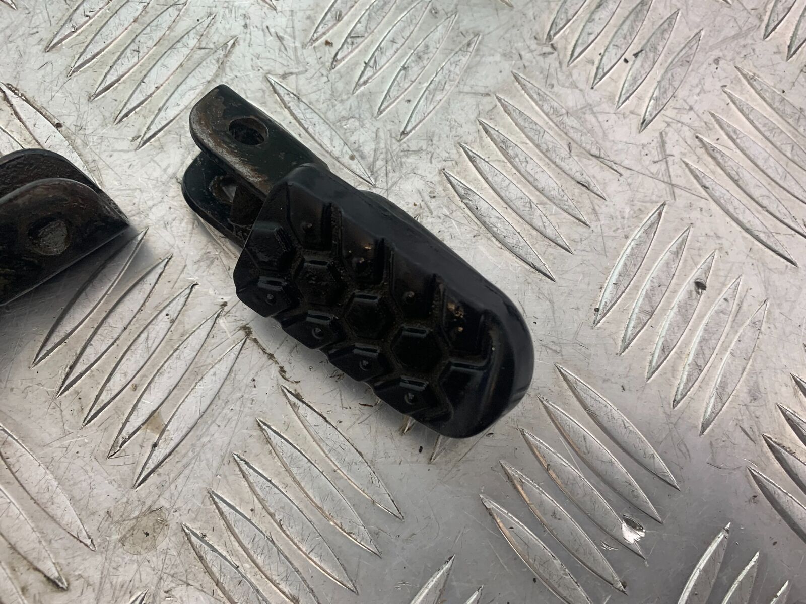 YAMAHA XT125 X XT 125 X FRONT FOOTPEGS    2005-2011 (CMB1097)