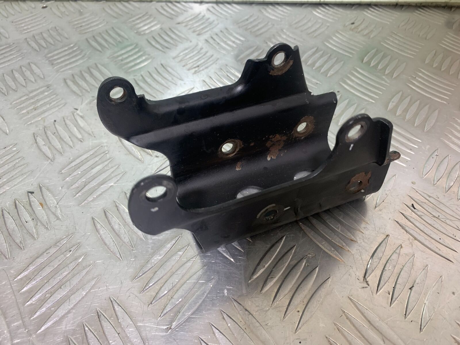 SINNIS TERRAIN 125 FRONT ENGINE BRACKET  YEAR 2024 (CMB1072)