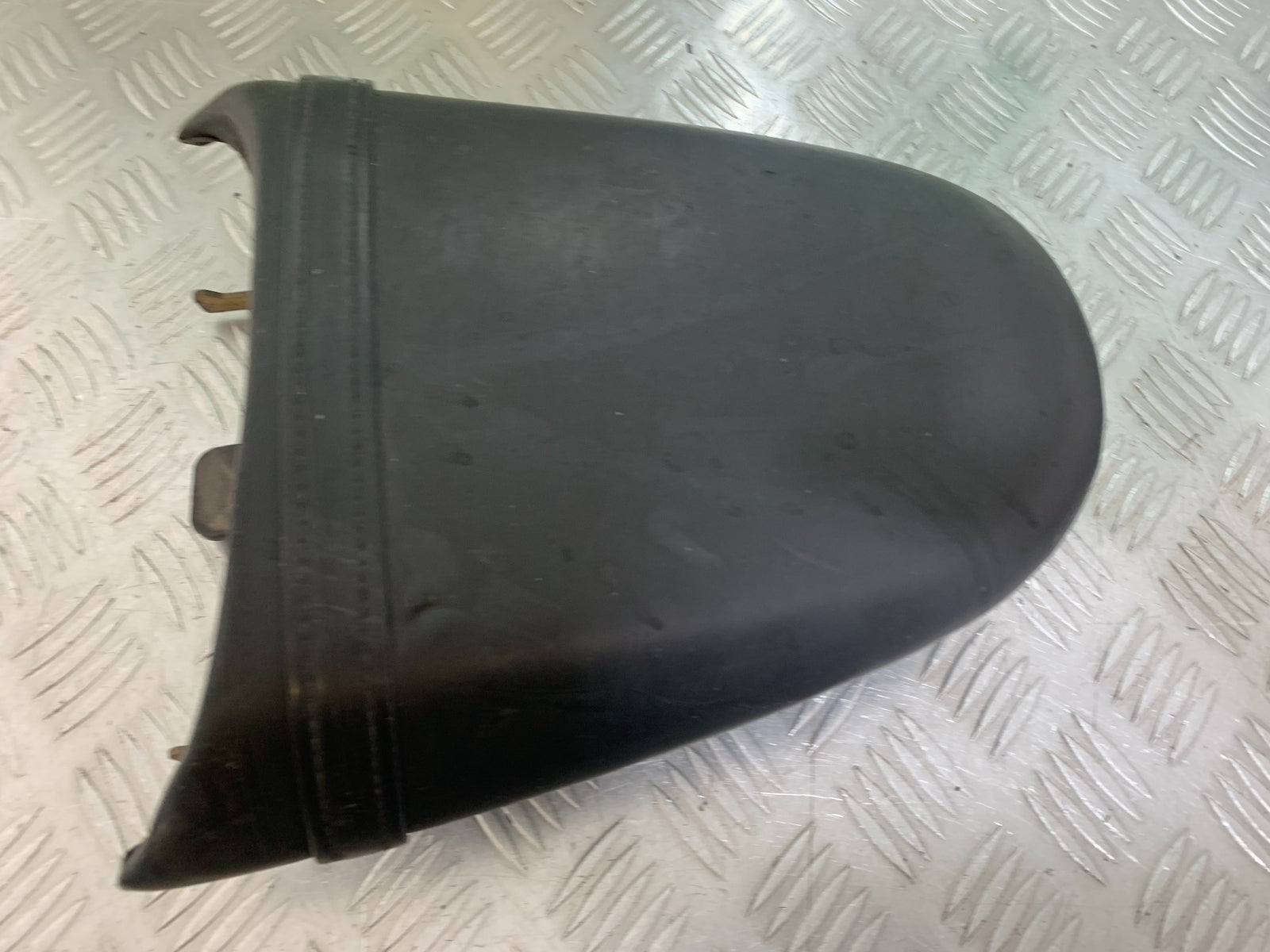 TRIUMPH T509 SPEED TRIPLE REAR SEAT YEAR 1997-1998 (CMB1144)