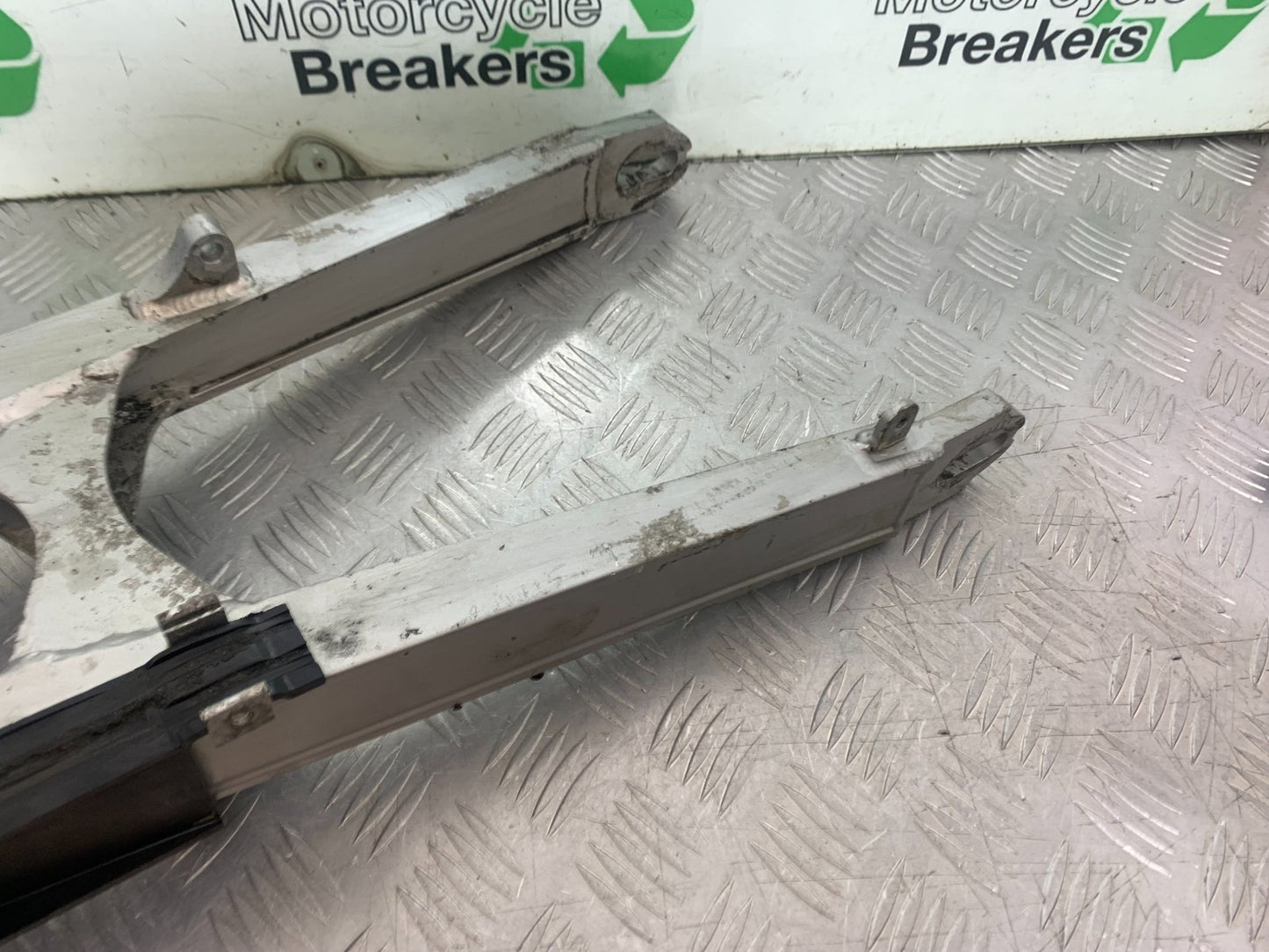 KAWASAKI GPZ600 GPZ 600 SWINGARM YEAR 1988-90 (CMB1258)
