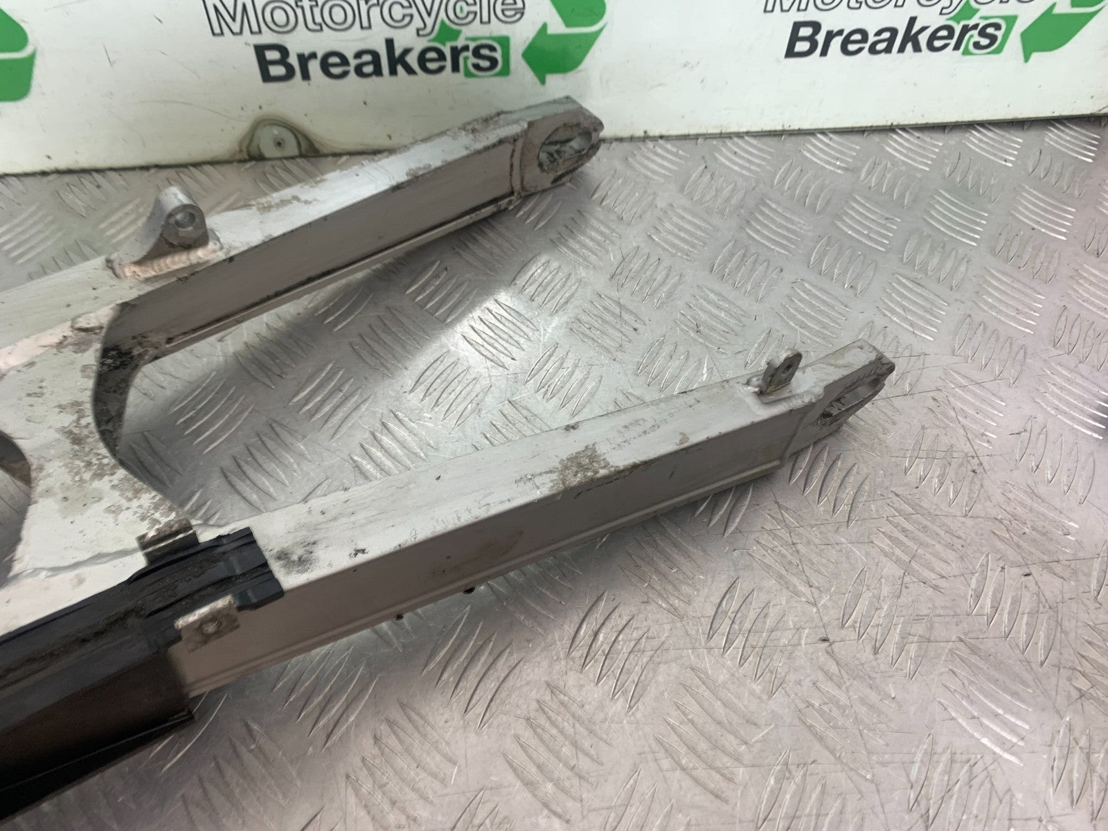 KAWASAKI GPZ600 GPZ 600 SWINGARM YEAR 1988-90 (CMB1258)