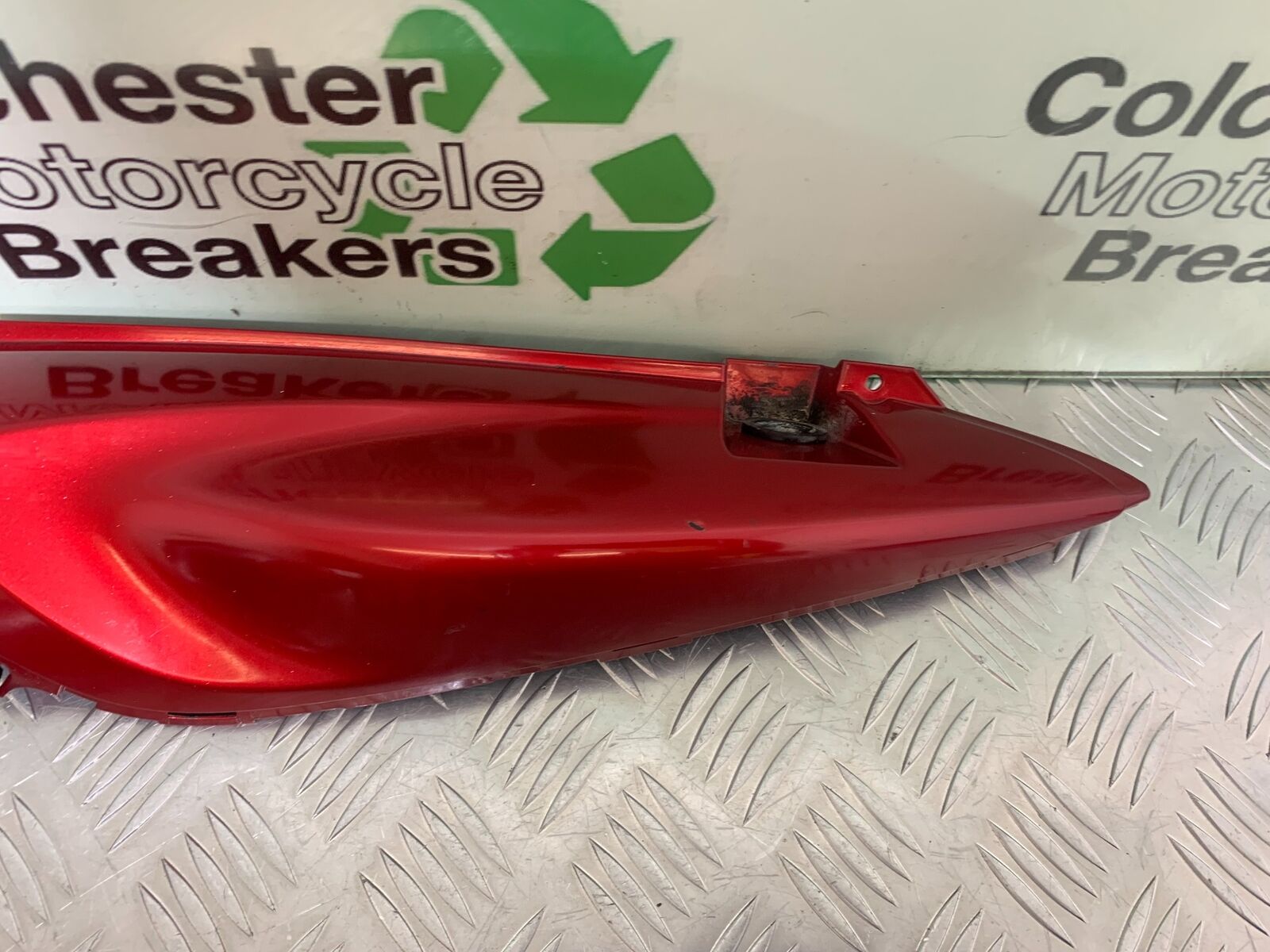 SUZUKI DL 650 V-STROM LEFT  SEAT PANEL  YEAR 2016 (STOCK 996)