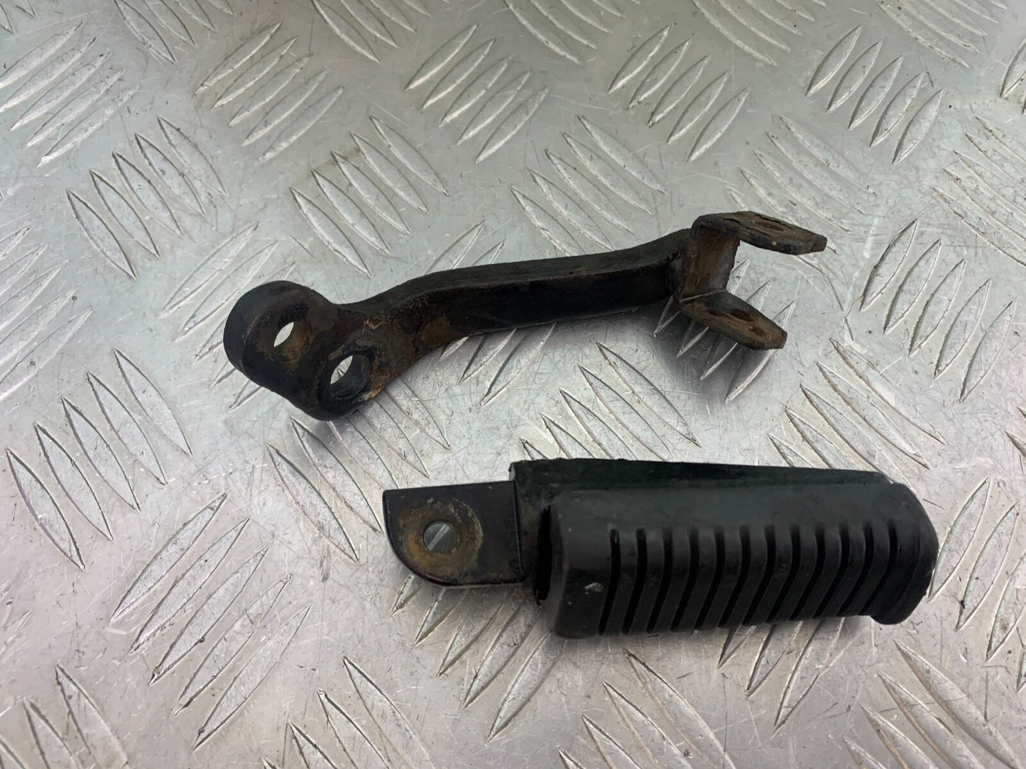 MUTT GT-SS 125 FRONT RIGHT FOOTPEG   YEAR 2020- 2024 (CMB1085)