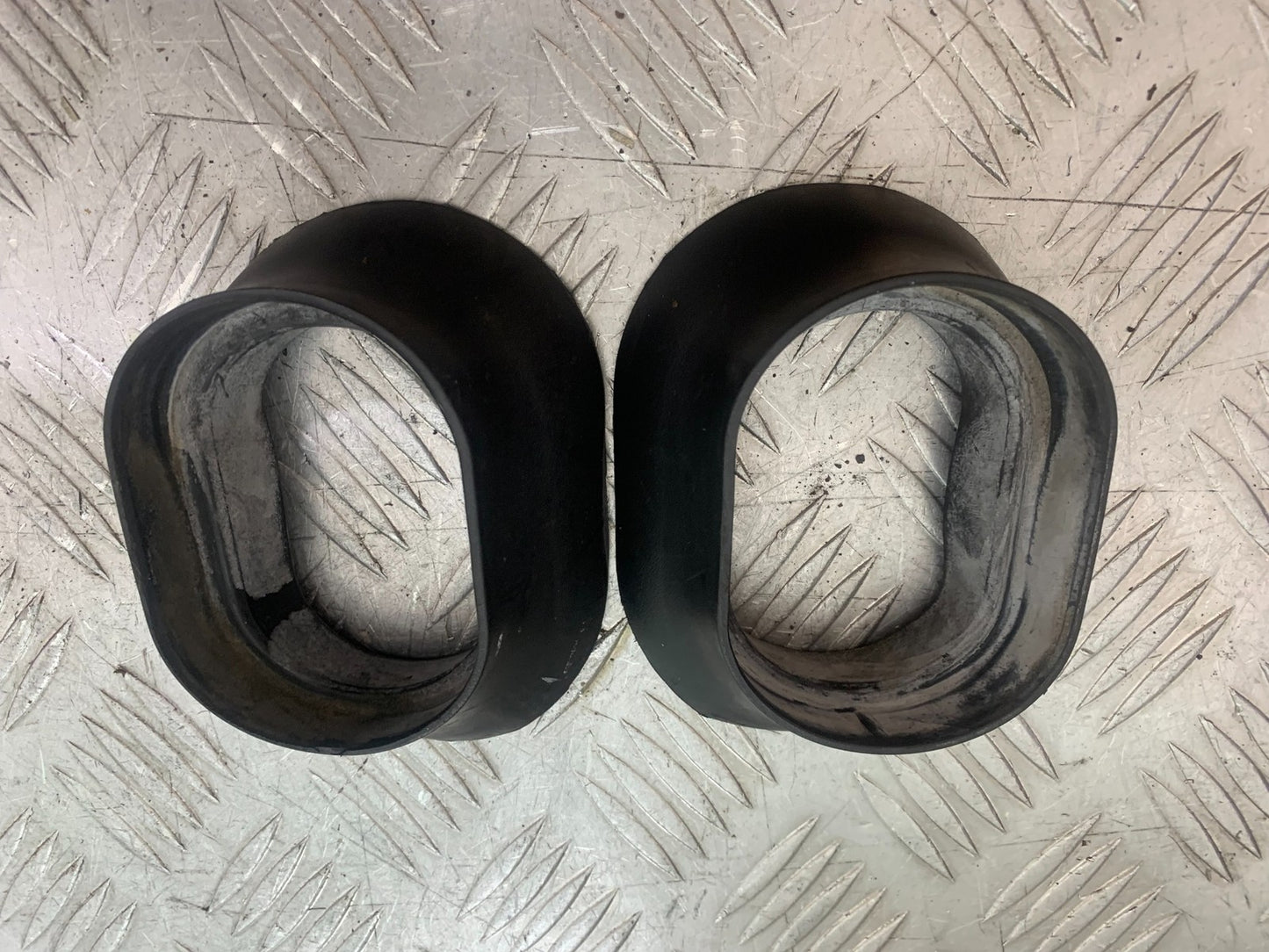 SUZUKI GSXR750 GSXR 750 K4 K5 AIR TUBE RUBBERS    2004-2005 (CMB1319)
