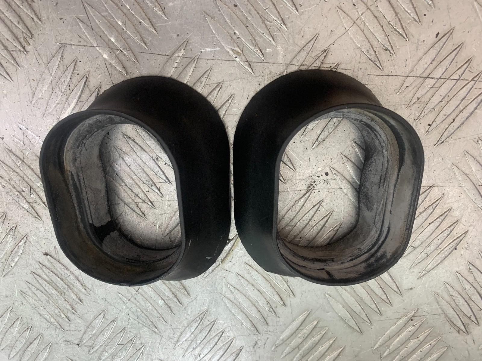 SUZUKI GSXR750 GSXR 750 K4 K5 AIR TUBE RUBBERS    2004-2005 (CMB1319)