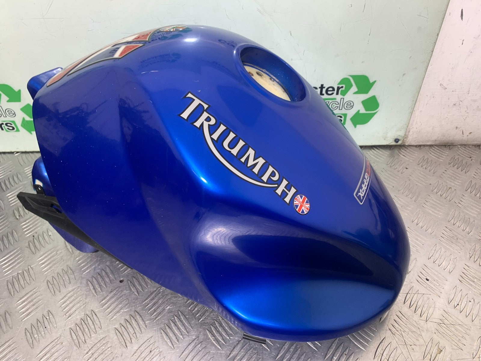TRIUMPH 1050 SPRINT ST PETROL TANK  2004-2007 (CMB1197)