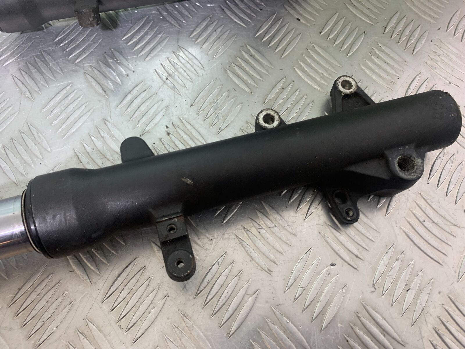 SUZUKI AN400 AN 400 BURGMAN FORKS AND BOTTOM YOKE   YEAR 2017-2024 (CMB1118)