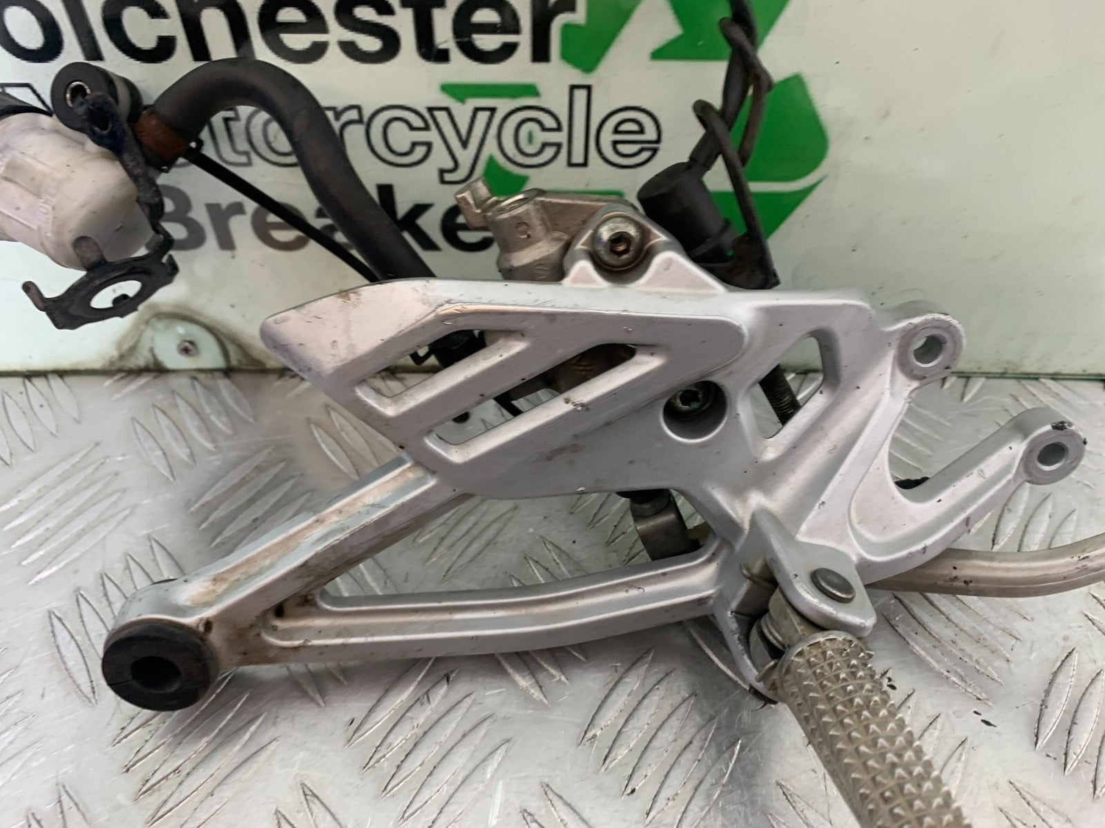YAMAHA YZF-R125 YZF 125 FRONT RIGHT HANGER  YEAR 2019-2022 (CMB1263)