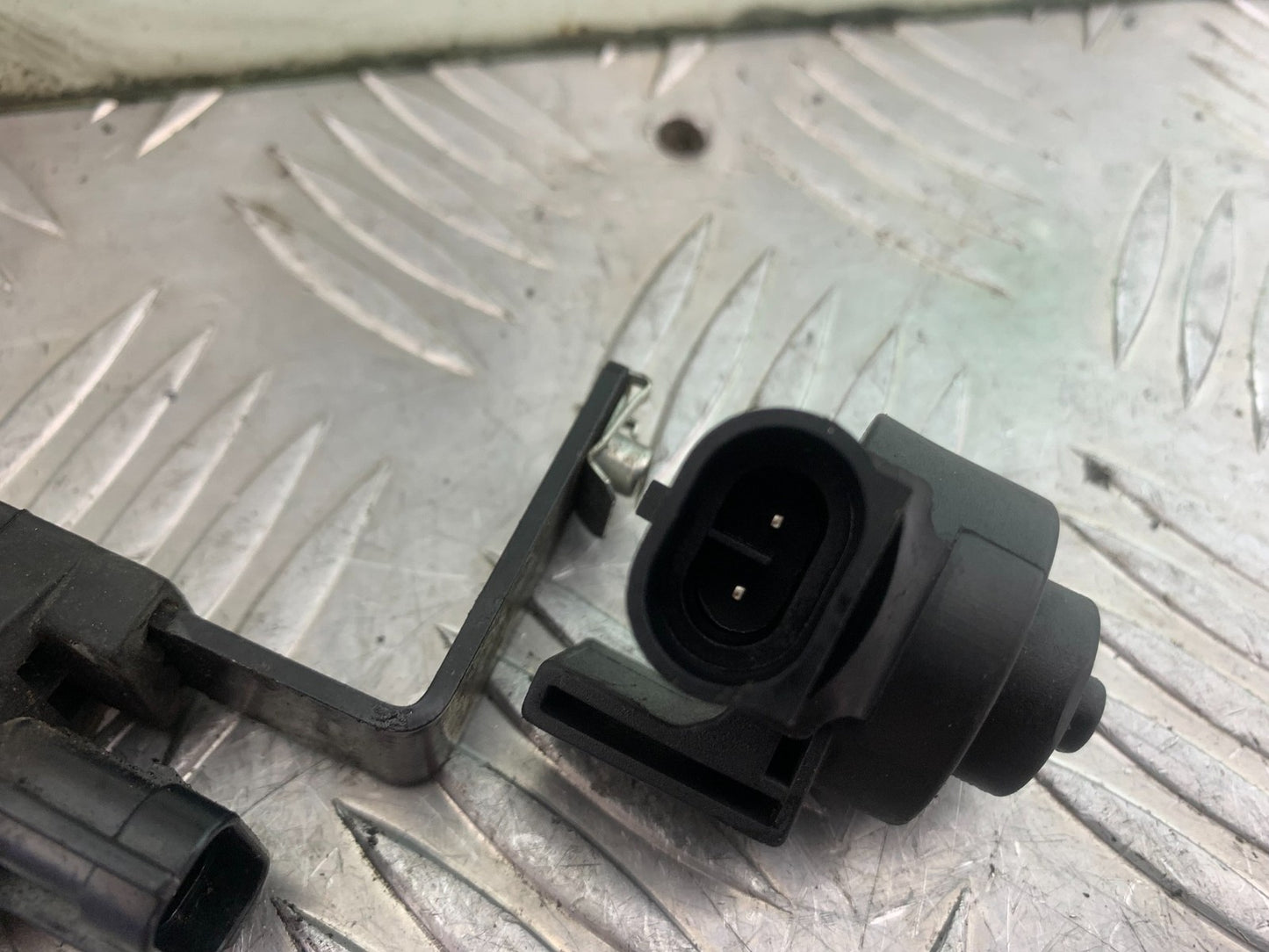 KTM 690 DUKE R LC4 RELAYS SENSORS YEAR 2012-2015  (CMB1180)