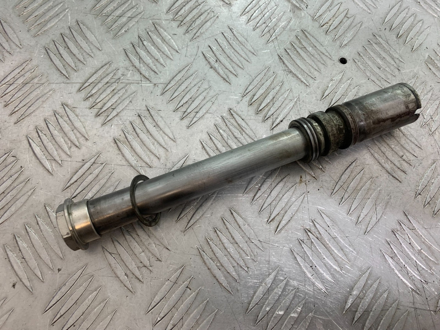 DUCATI 1299 PANIGALE FRONT WHEEL SPINDLE  YEAR 2016 (CMB 1187)