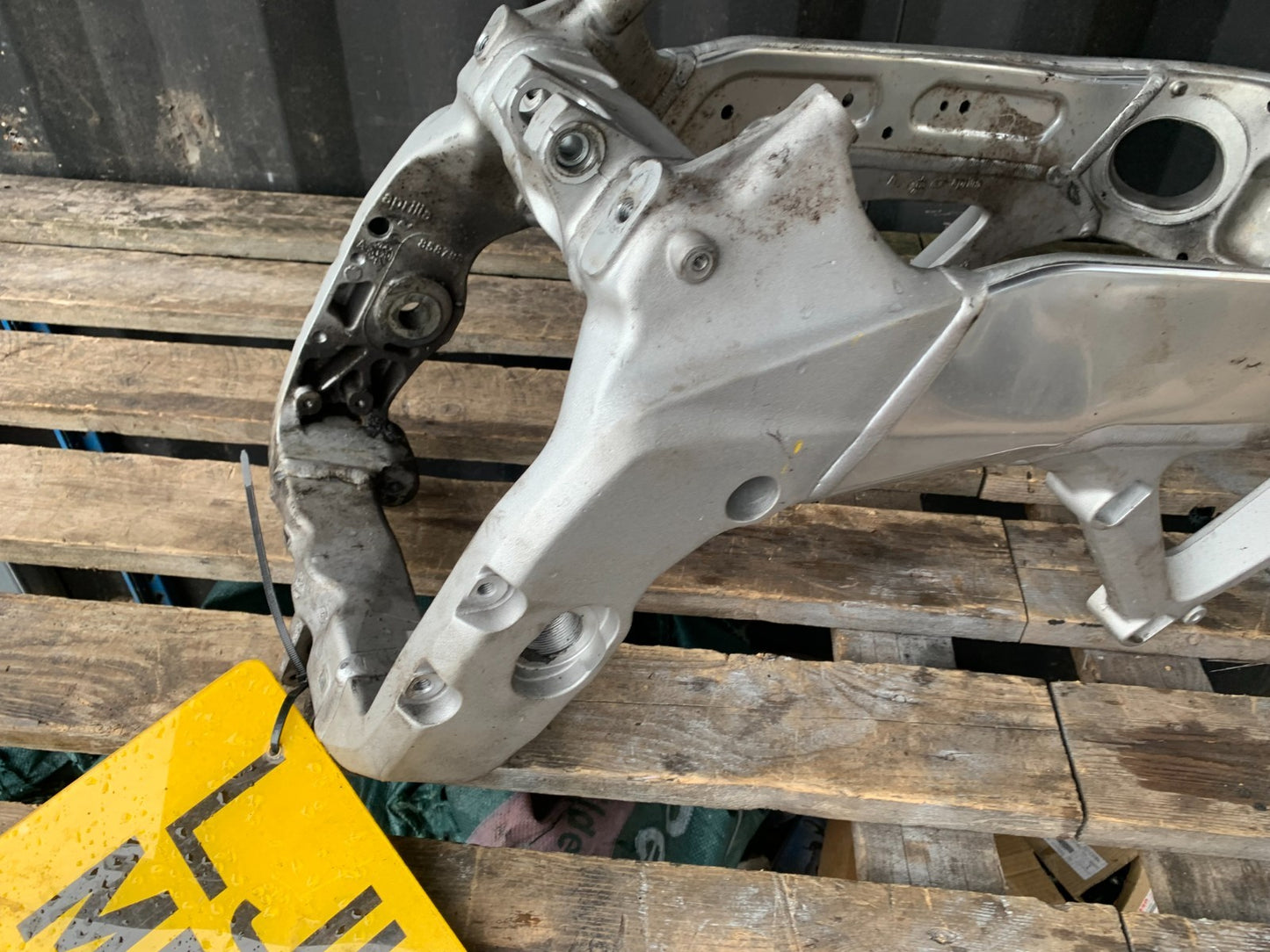 APRILIA TUONO 1000 V4R FRAME REG LOG BOOK YEAR 2011-13  (CMB1316)