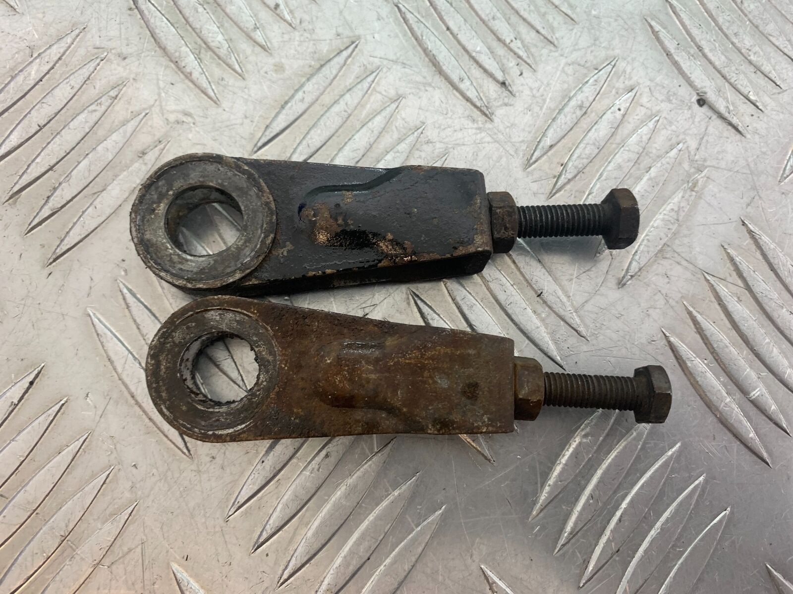 HERALD CLASSIC 125 CHAIN ADJUSTERS  YEAR 2014 (CMB1058)