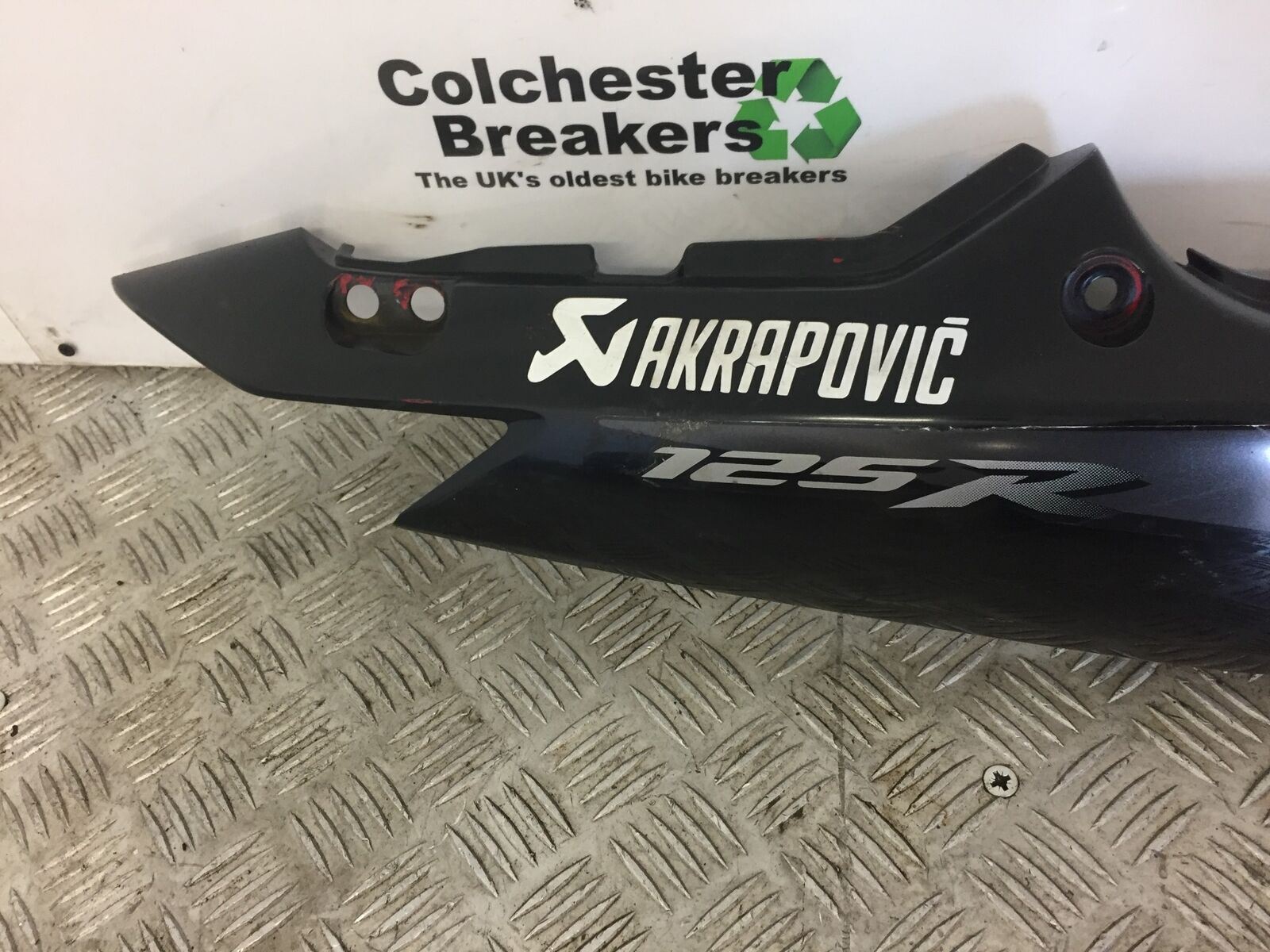 HONDA CBR125 CBR 125 RIGHT SEAT SIDE PANEL  YEAR 2008
