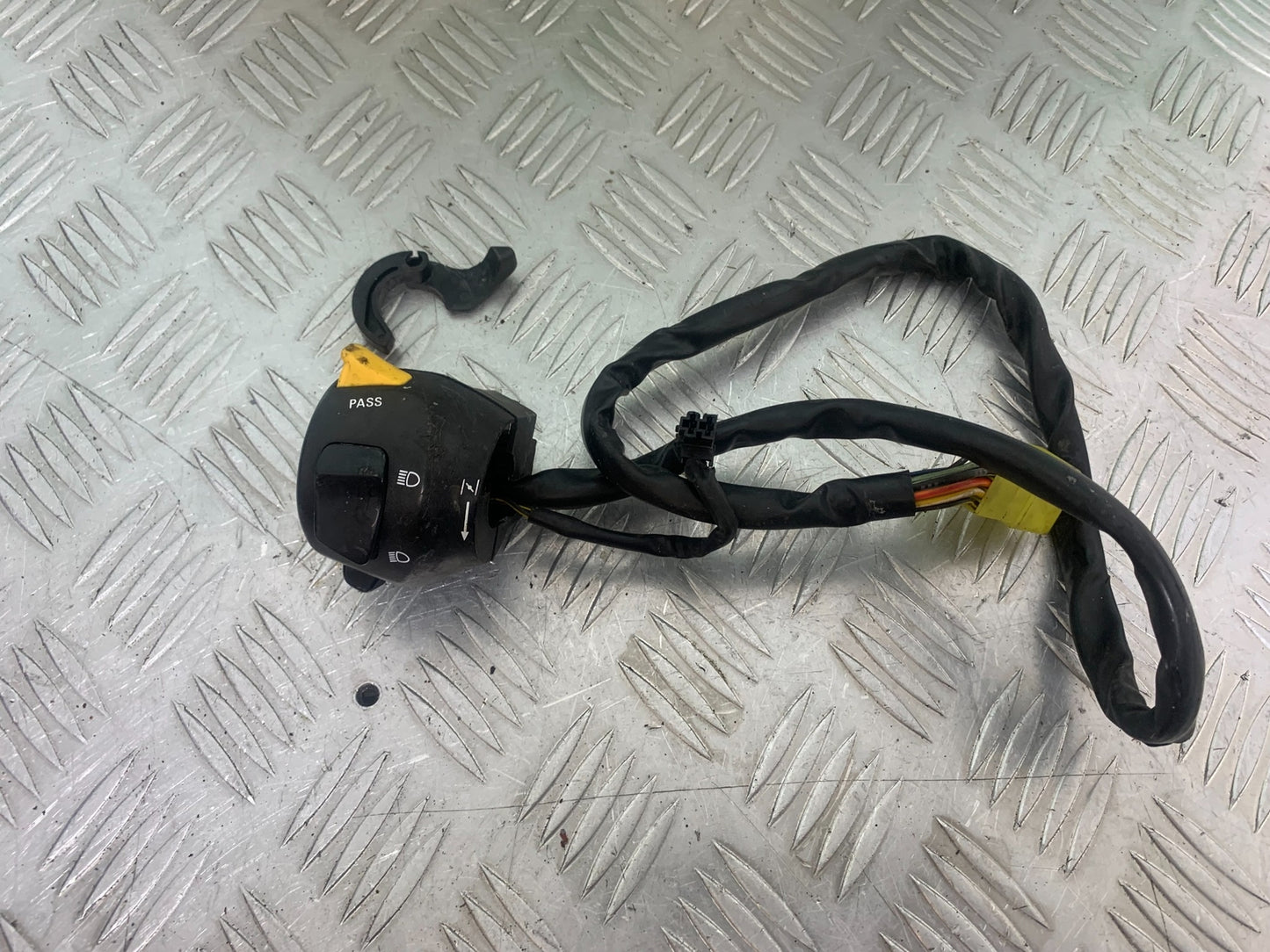 SUZUKI SV650 SV 650 mk1 LEFT SWITCH GEAR   YEAR 1999-2002 (CMB1160)