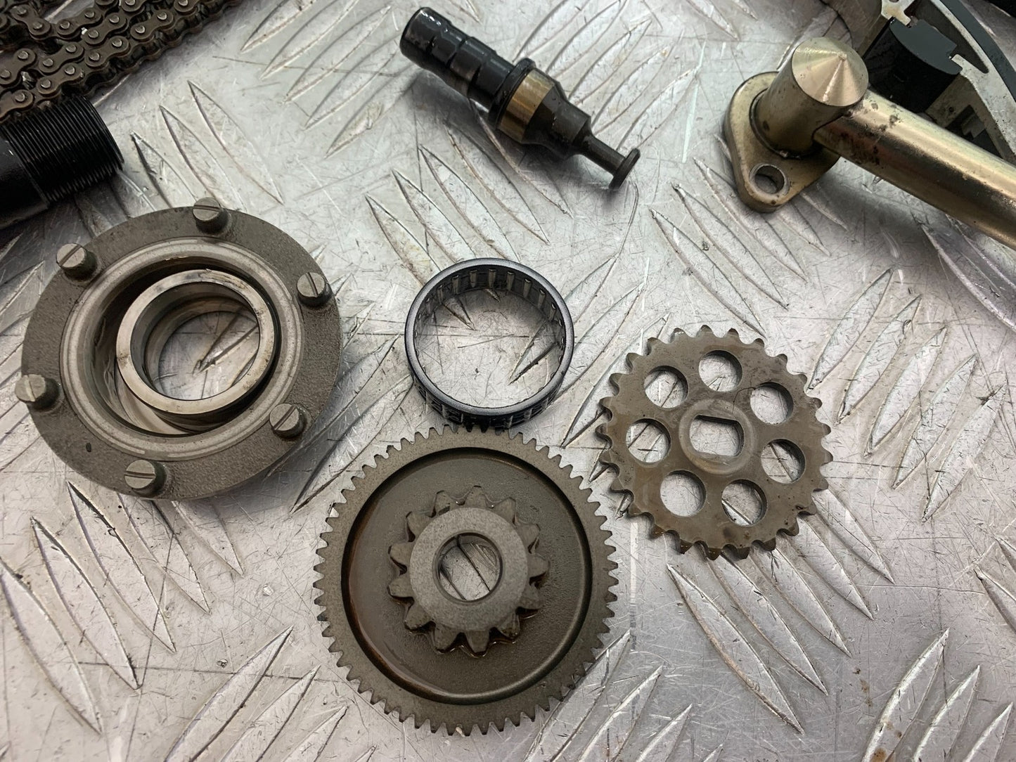 TRIUMPH 675 STREET TRIPLE ENGINE PARTS   2013-2016 (CMB1186)
