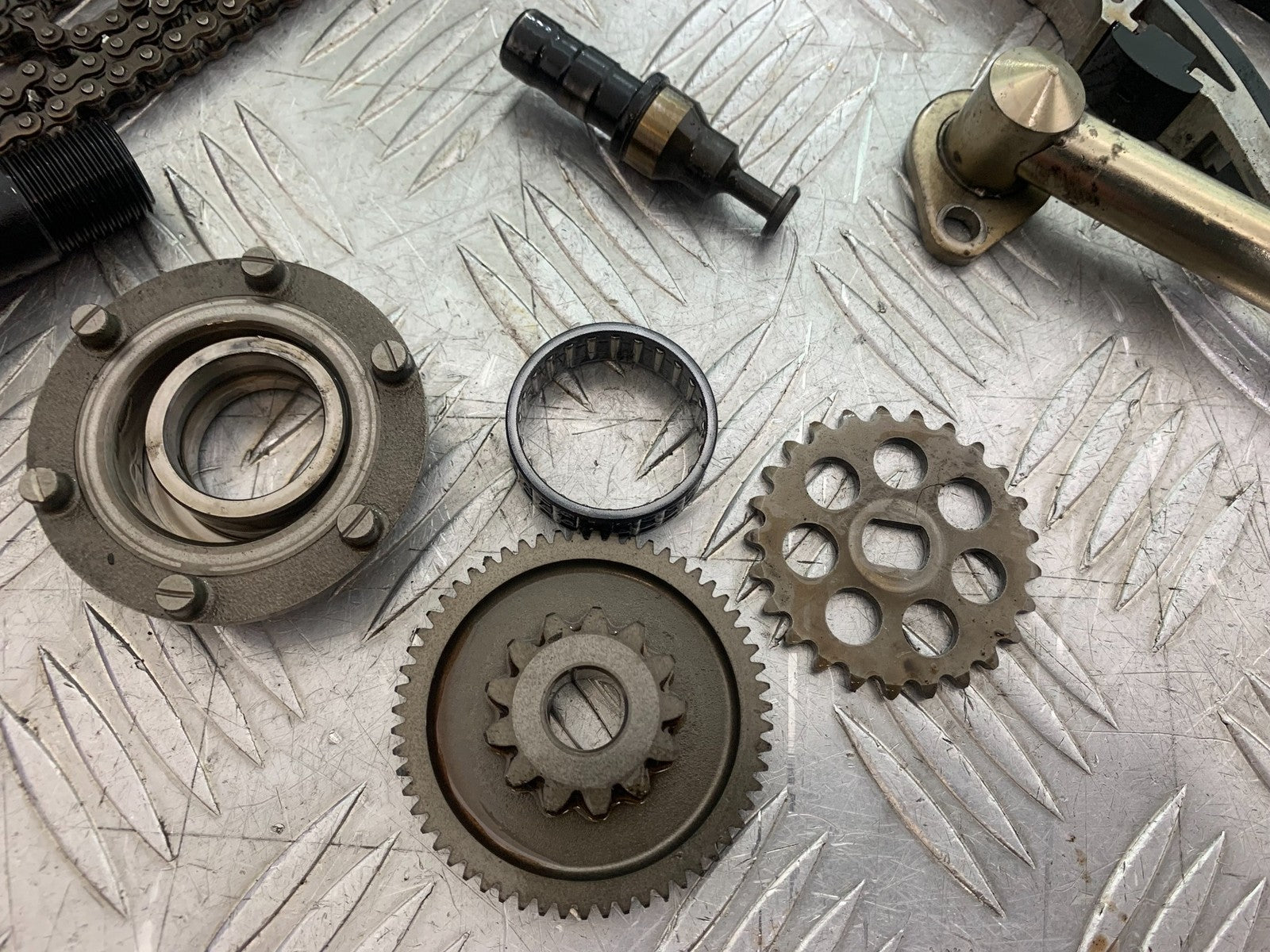TRIUMPH 675 STREET TRIPLE ENGINE PARTS   2013-2016 (CMB1186)