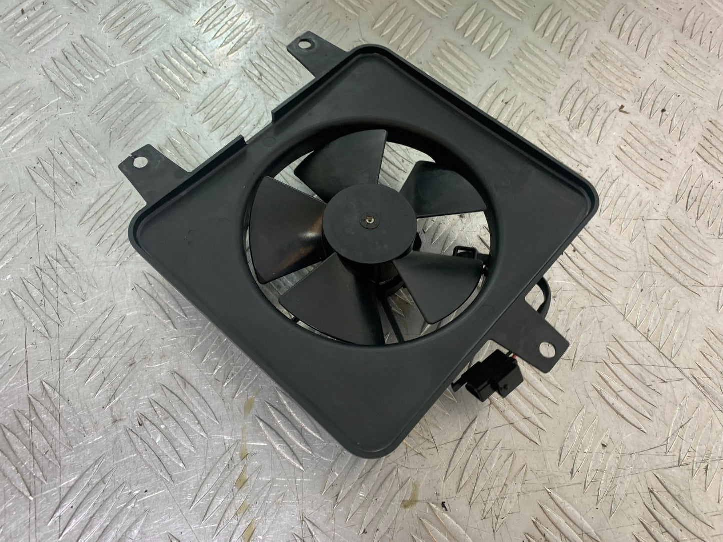 TRIUMPH 1050 SPEED TRIPLE RADIATOR FAN  YEAR 2005-2007 (CMB1322)