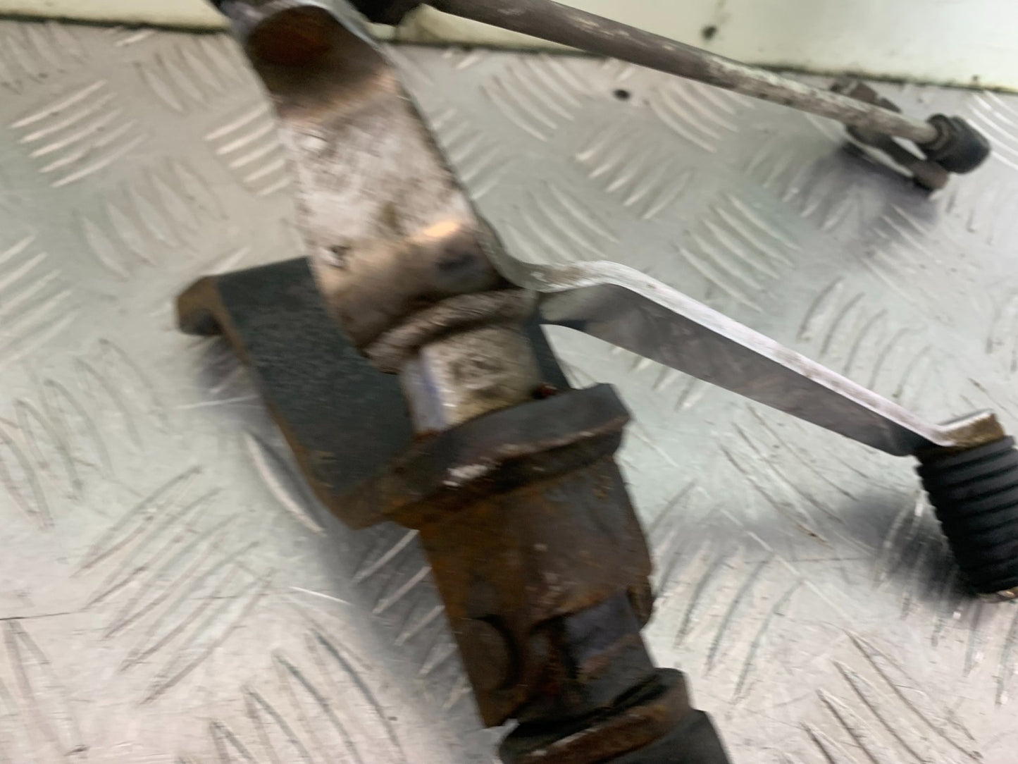 HONDA VT750 SHADOW FRONT LEFT PEG & GEAR LEVER   YEAR 2003-2004 (CMB1265)