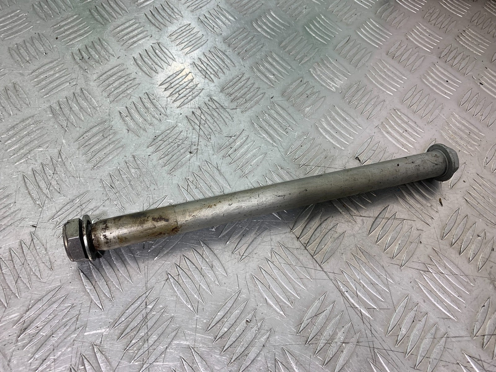 HONDA CBR1000 rr FIREBLADE SWINGARM SPINDLE  2012-2016 (CMB1280)