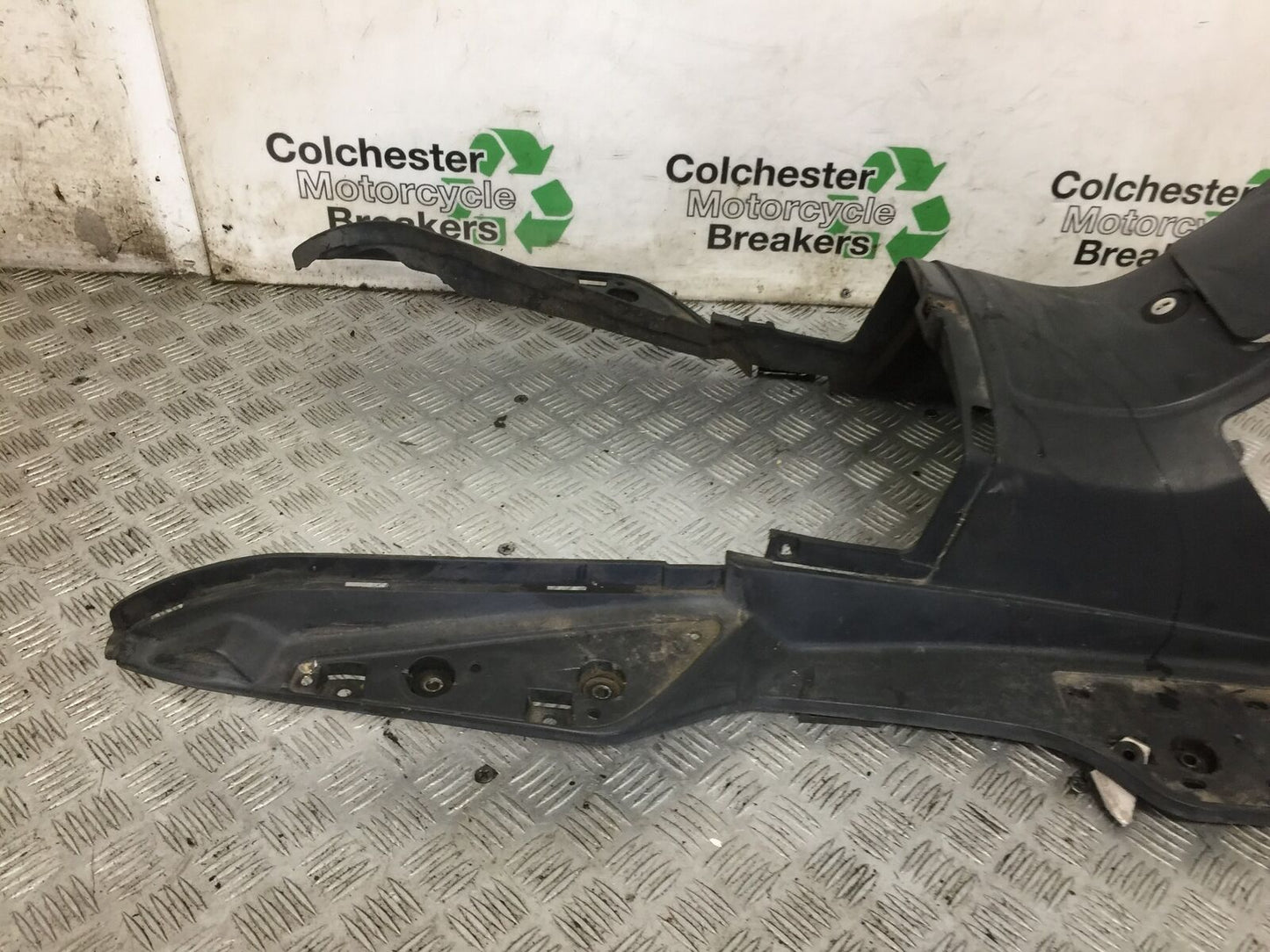 SUZUKI AN 250 BURGMAN INNER FOOTBOARD  YEAR 1999  (STOCK 881)