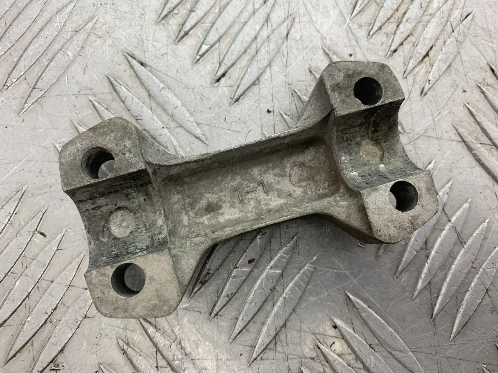 HONDA CB600 CB 600 HORNET HANDLEBAR CLAMP YEAR 1998-2002 (CMB1297)