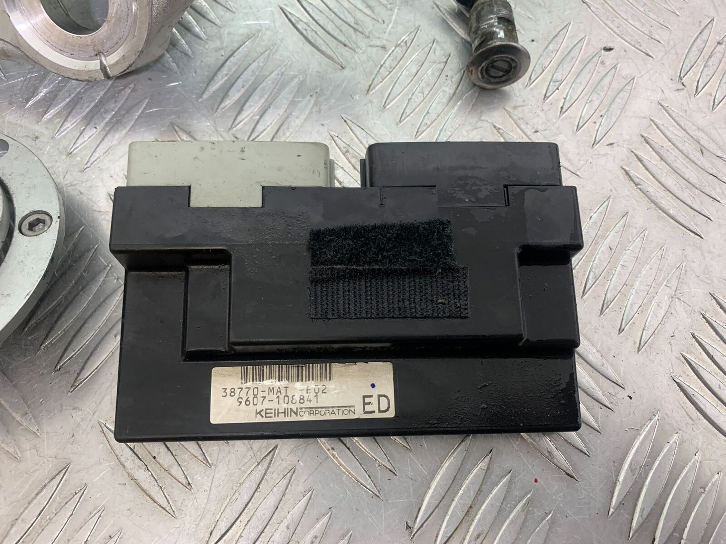 HONDA CBR1100 BLACKBIRD ECU LOCKS KEYS  YEAR 2000 (CMB1103)