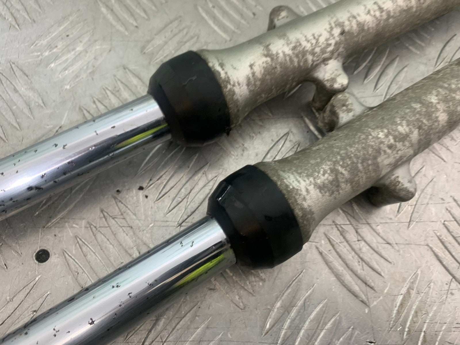 SUZUKI GP100 GP 100 FORKS  YEAR 1978-1988 (CMB1259)