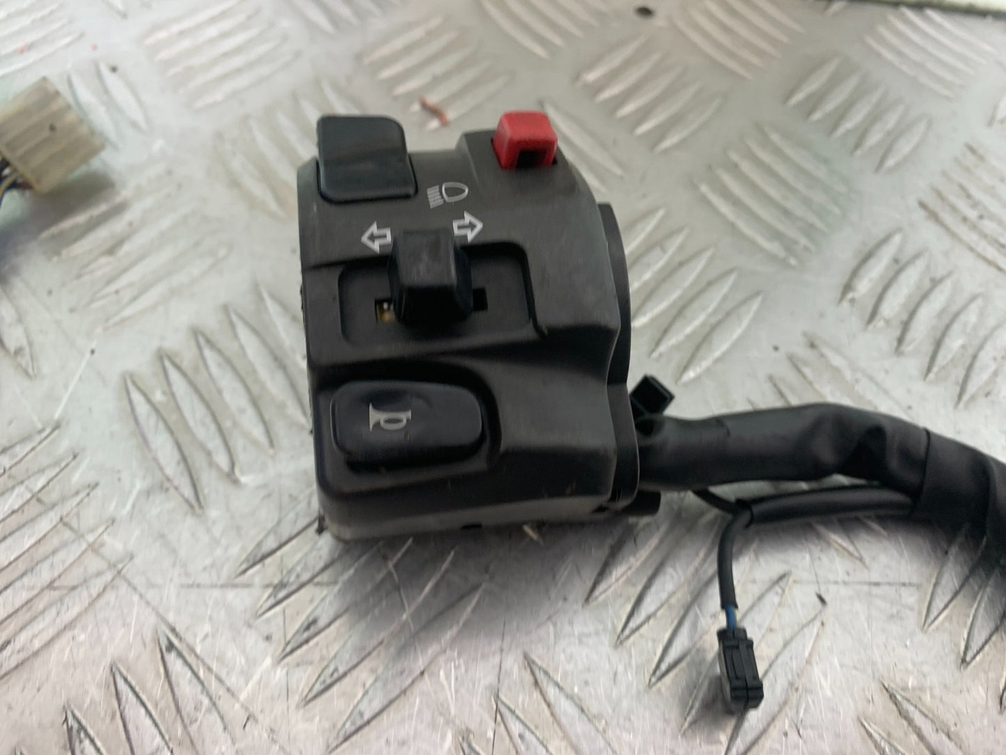YAMAHA YZF R1 4C8 LEFT SWITCH GEAR YEAR 2007-2008 (CMB1237)