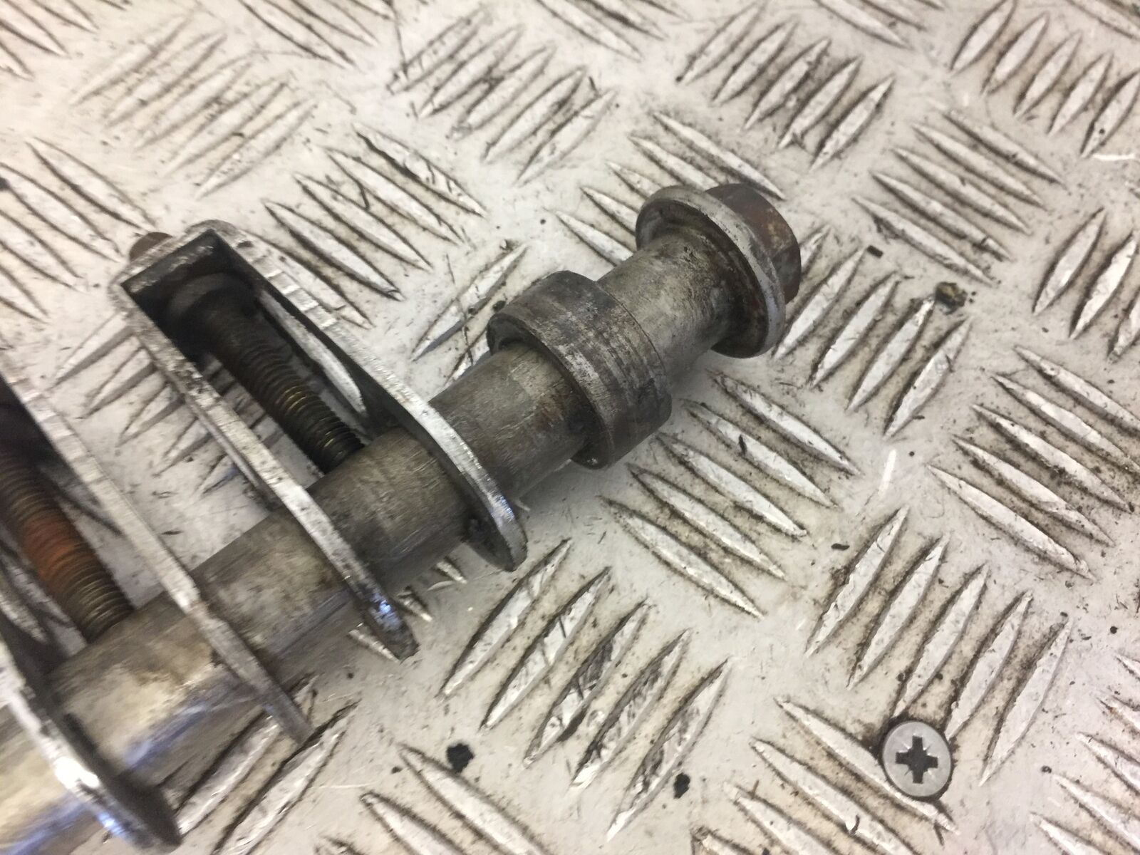 HONDA XL1000 VARADERO REAR WHEEL SPINDLE AND ADJUSTERS YEAR 2002 (STOCK 595)