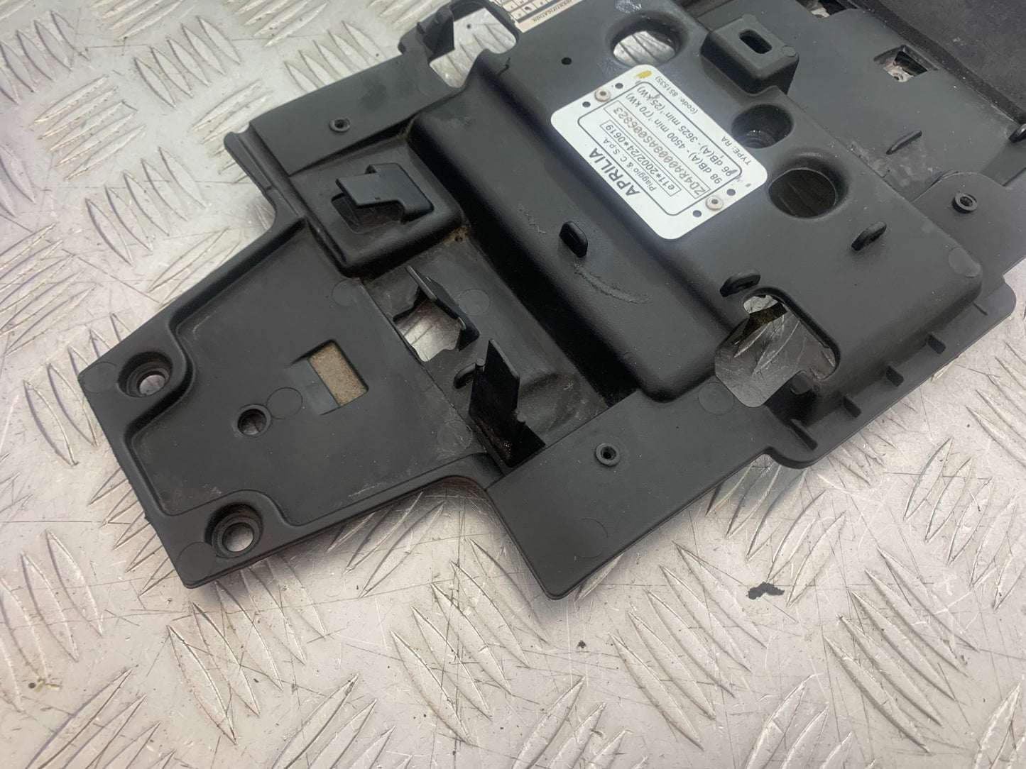 APRILIA SL750 SL 750 SHIVER UNDERTRAY  YEAR 2008-2016 (CMB1242)
