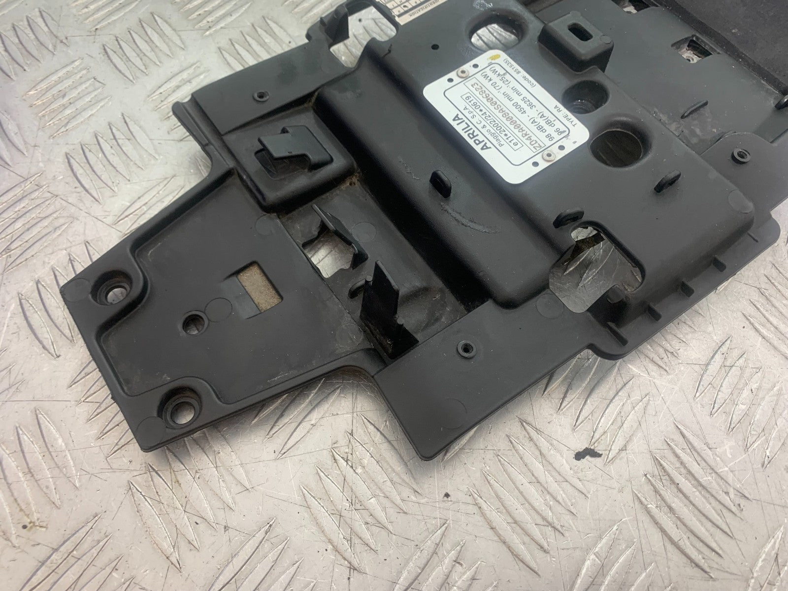APRILIA SL750 SL 750 SHIVER UNDERTRAY  YEAR 2008-2016 (CMB1242)