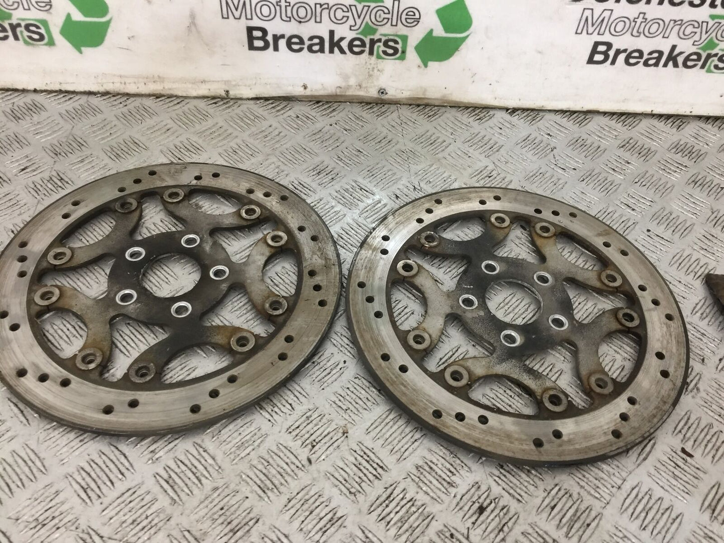 VICTORY V92 C FRONT DISCS  YEAR 2004 (STOCK 765)