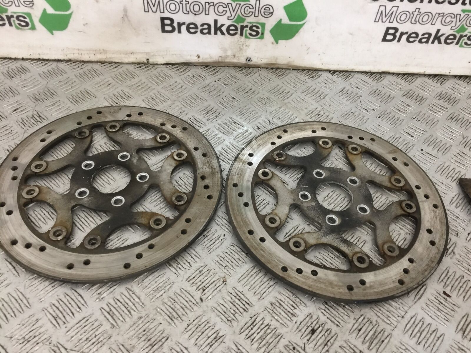 VICTORY V92 C FRONT DISCS  YEAR 2004 (STOCK 765)