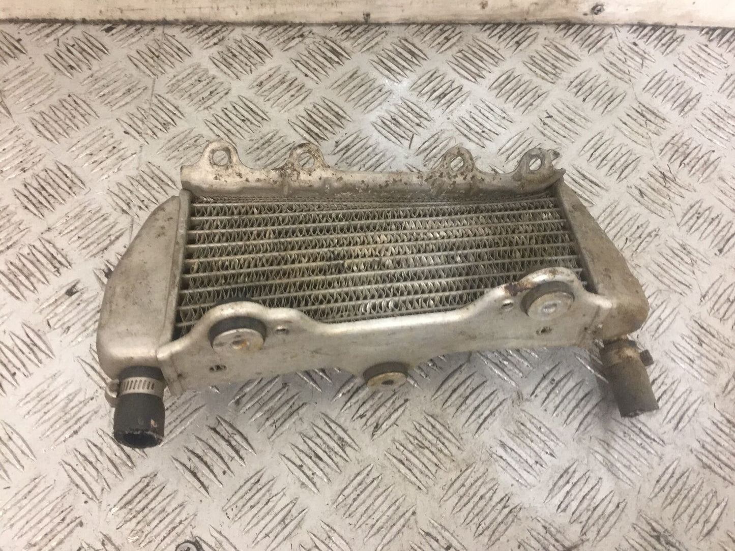 YAMAHA YZF250 YZF 250 LEFT RADIATOR  YEAR 2004 (STOCK 792)