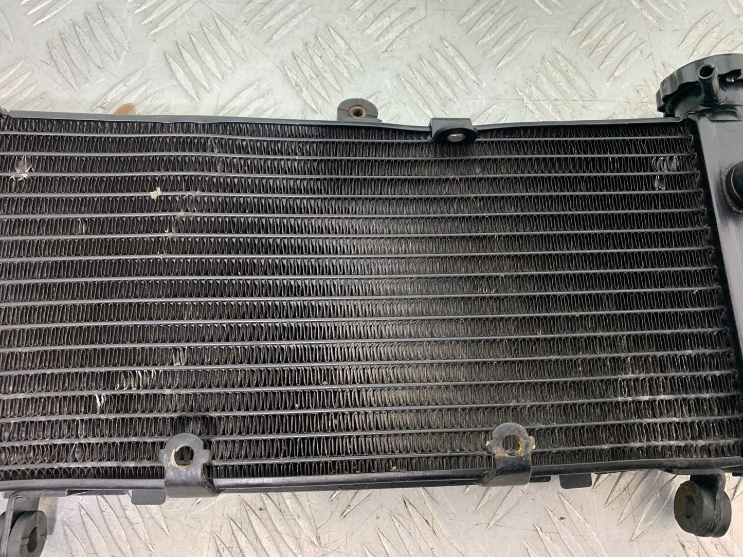 HONDA CB600 CB 600 HORNET RADIATOR   YEAR 1998-2002 (CMB1297)