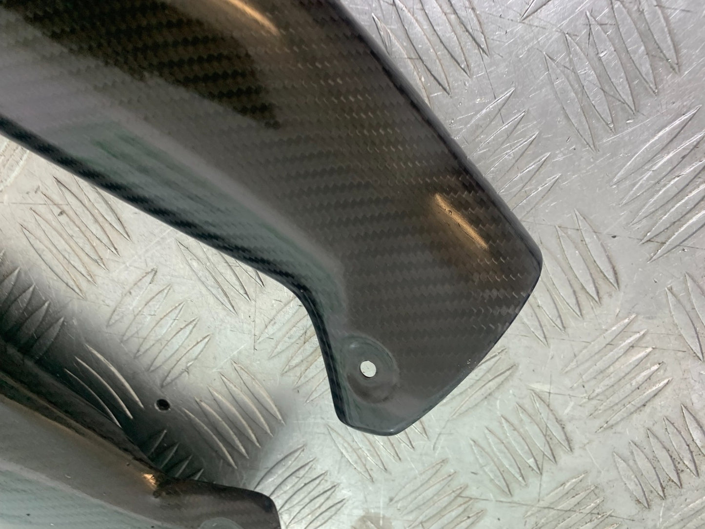 YAMAHA YZF R1 14 B BIG BANG LEFT & RIGHT CARBON TOP INFILLS   2009-14 (CMB1175)