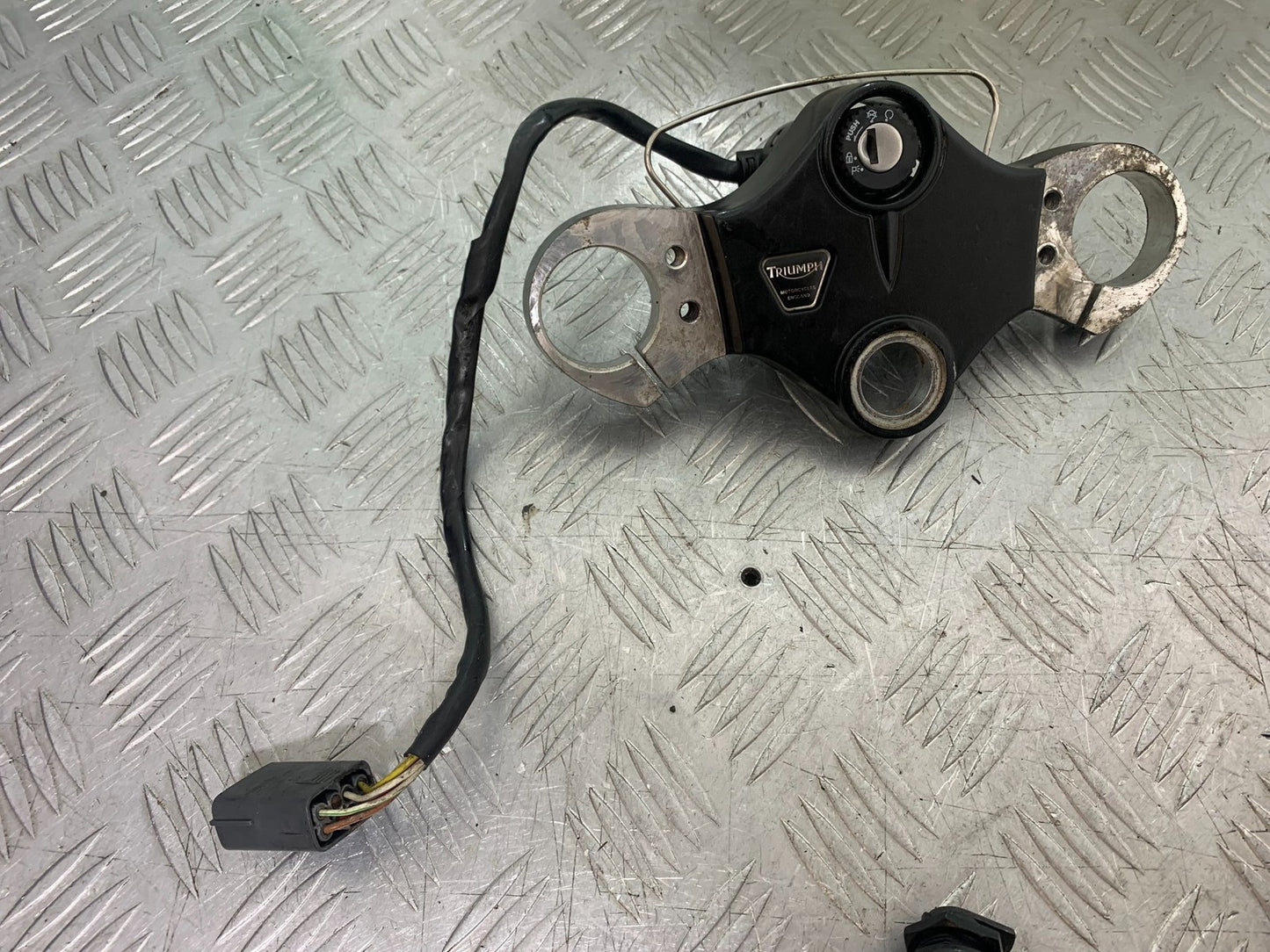 TRIUMPH 1050 SPRINT GT LOCKS AND KEY   YEAR 2010-2016 (CMB1250)