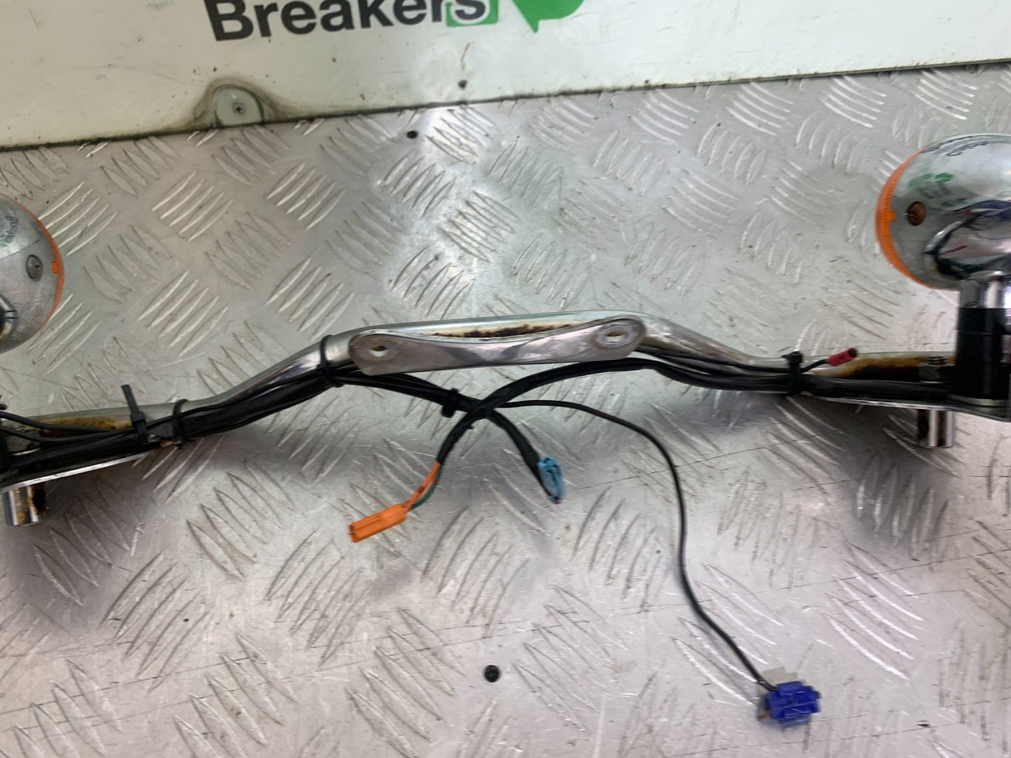 HONDA VT750 SHADOW FRONT INDICATORS AND BRACKET  YEAR 2003-2004 (CMB1265)