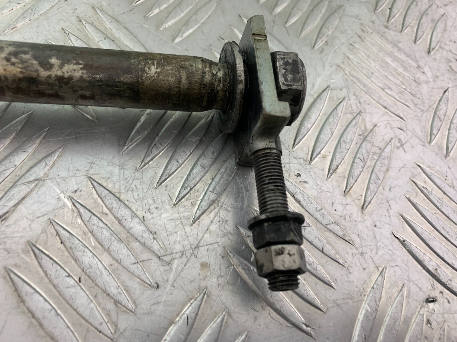 TRIUMPH THUNDERBIRD 1600 REAR WHEEL SPINDLE  YEAR 2011 (CMB1107)